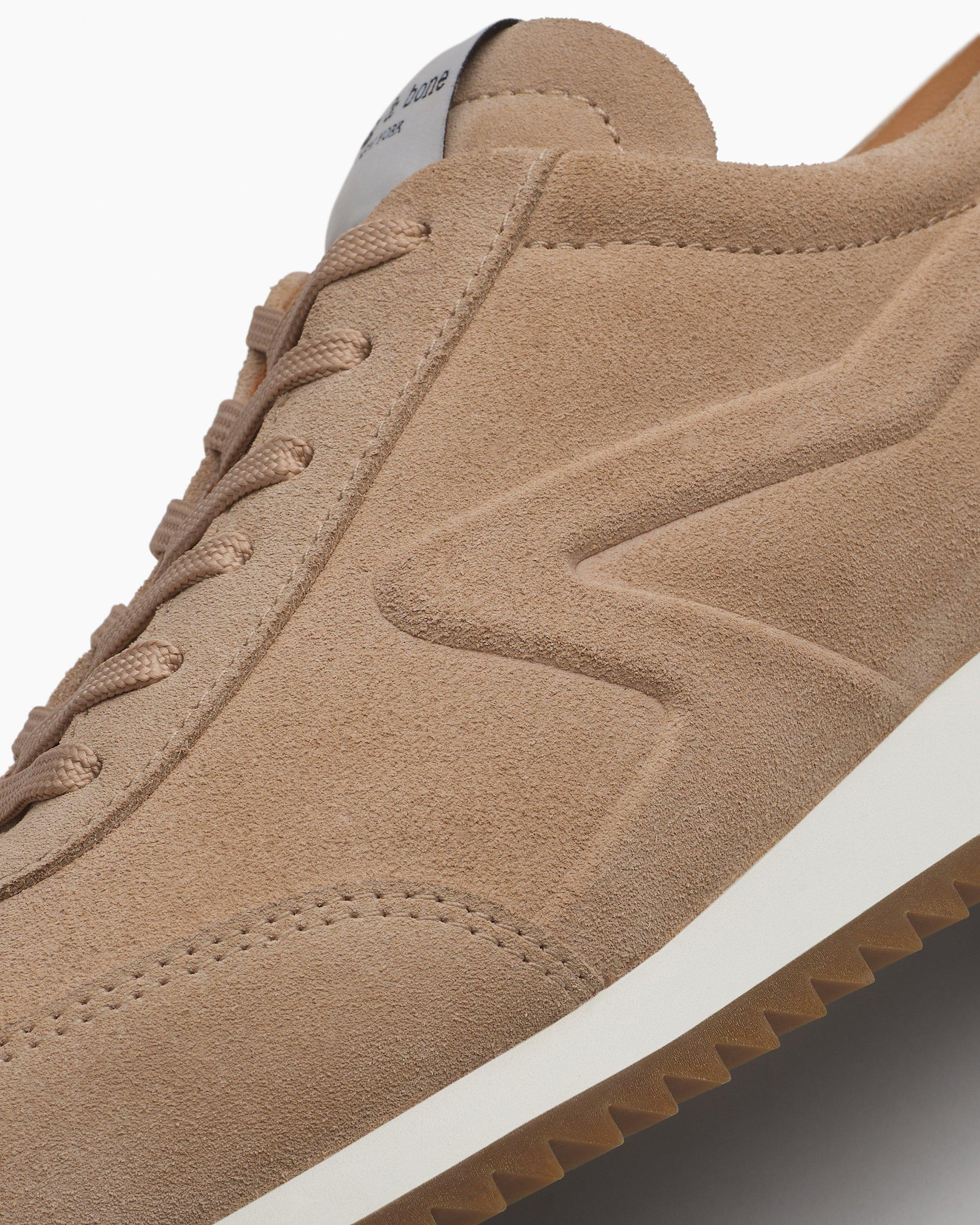 Retro Runner Sneakers
Suede - 6