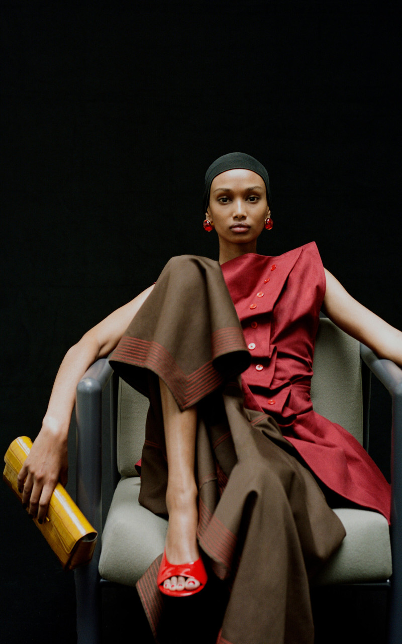 TOTEME The Soft Croc-Embossed Leather T-Clutch brown outlook