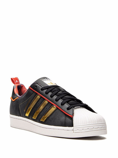 adidas Superstar low-top sneakers outlook