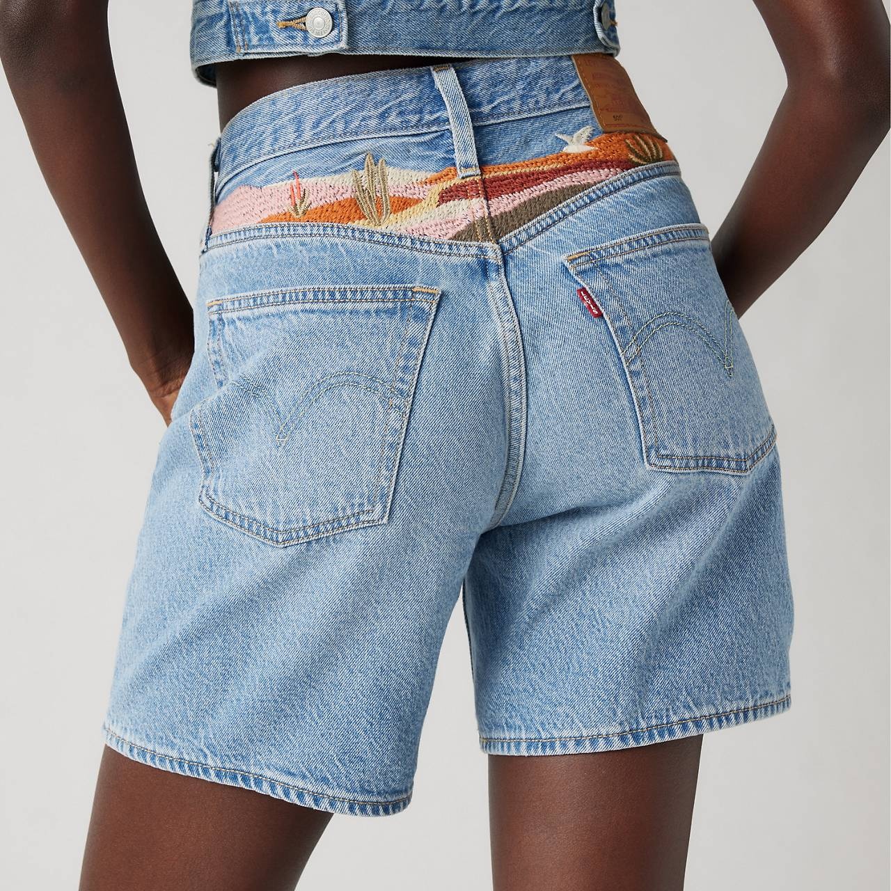 501® ORIGINAL FIT HIGH RISE MID-THIGH LIGHTWEIGHT WOMEN'S SHORTS - 4