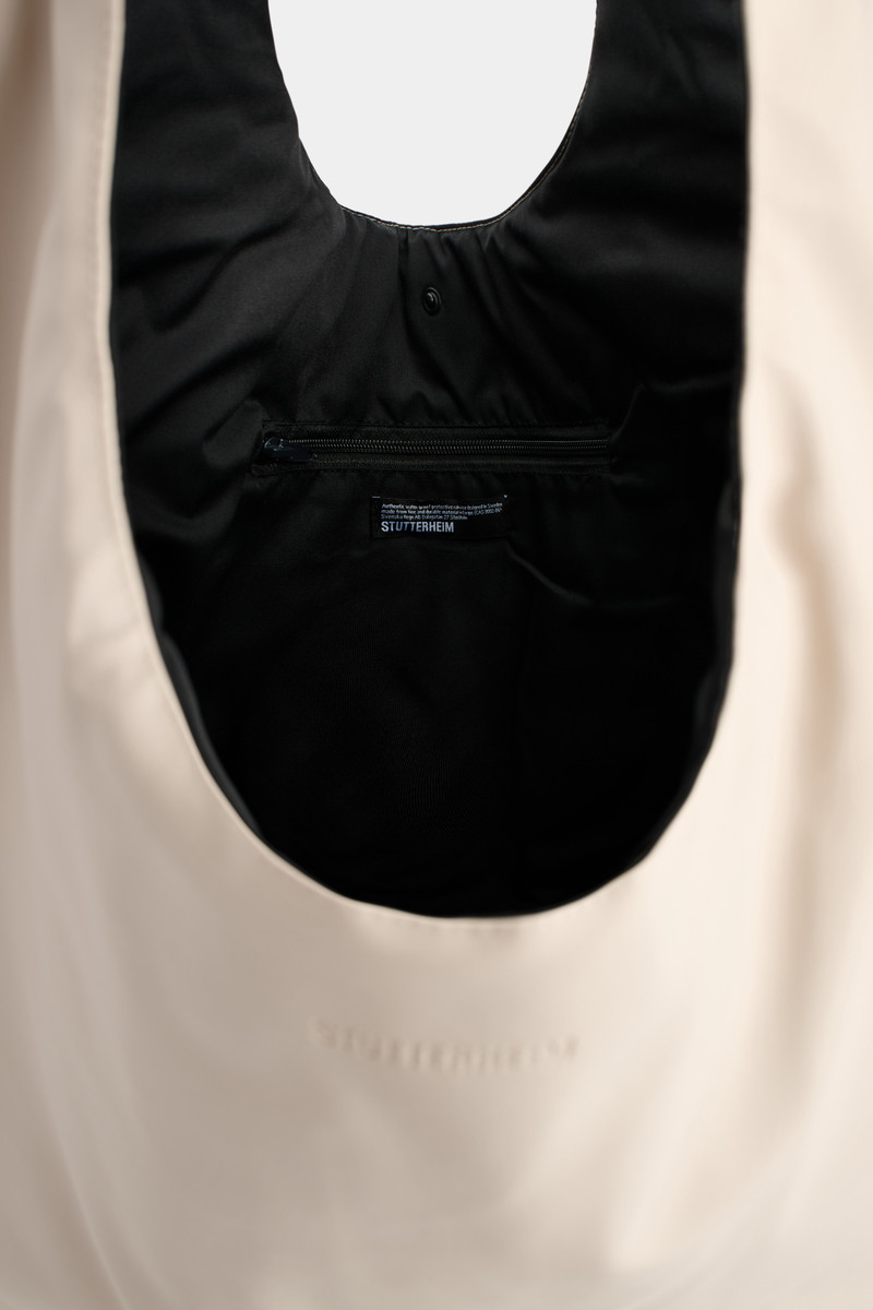 Stutterheim Svea Puffer Bag Light Sand outlook