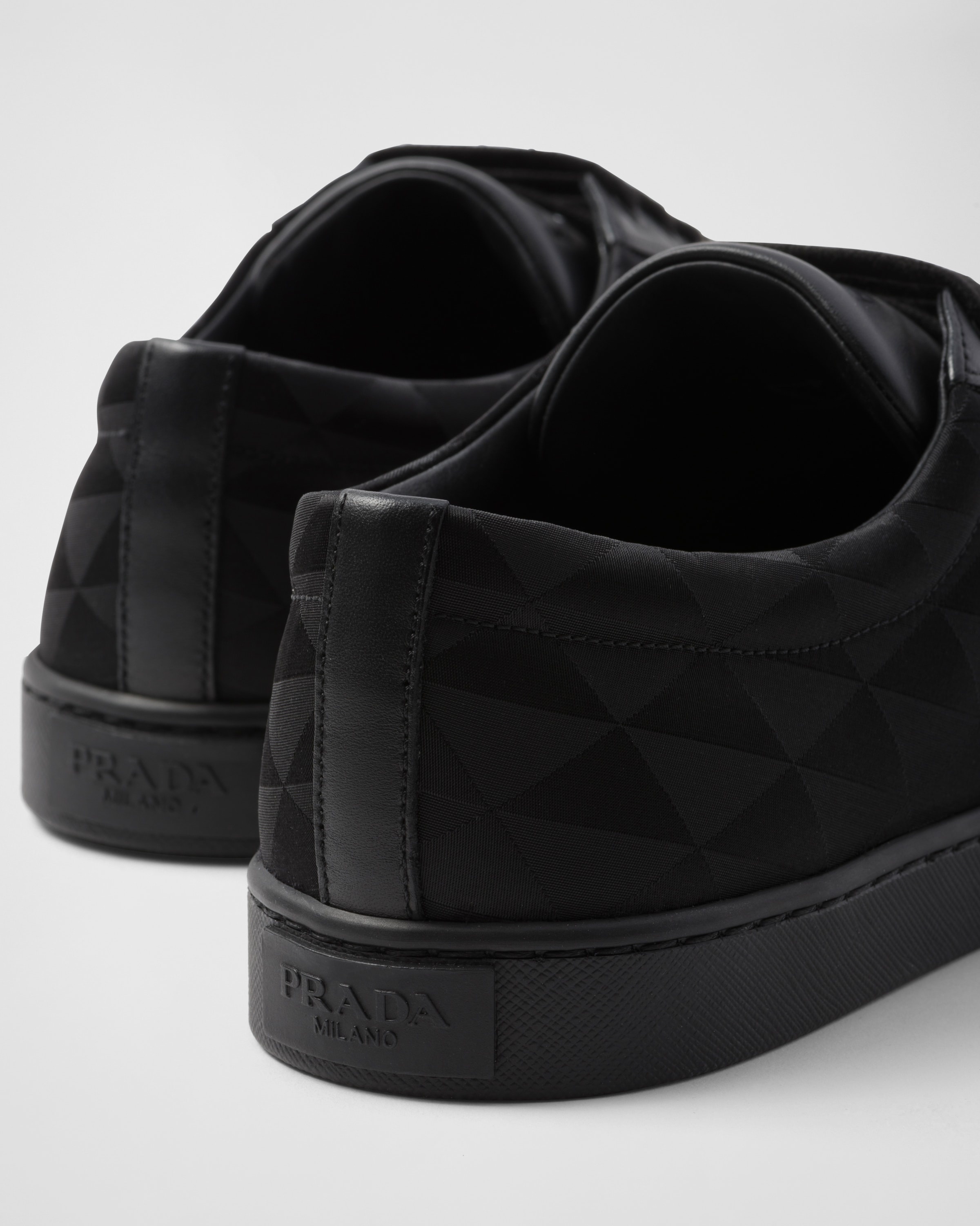 【関税&送料込】Prada Re-Nylon And Smooth Leather Medium Sho 0400019363358_BLACK?wid=600&