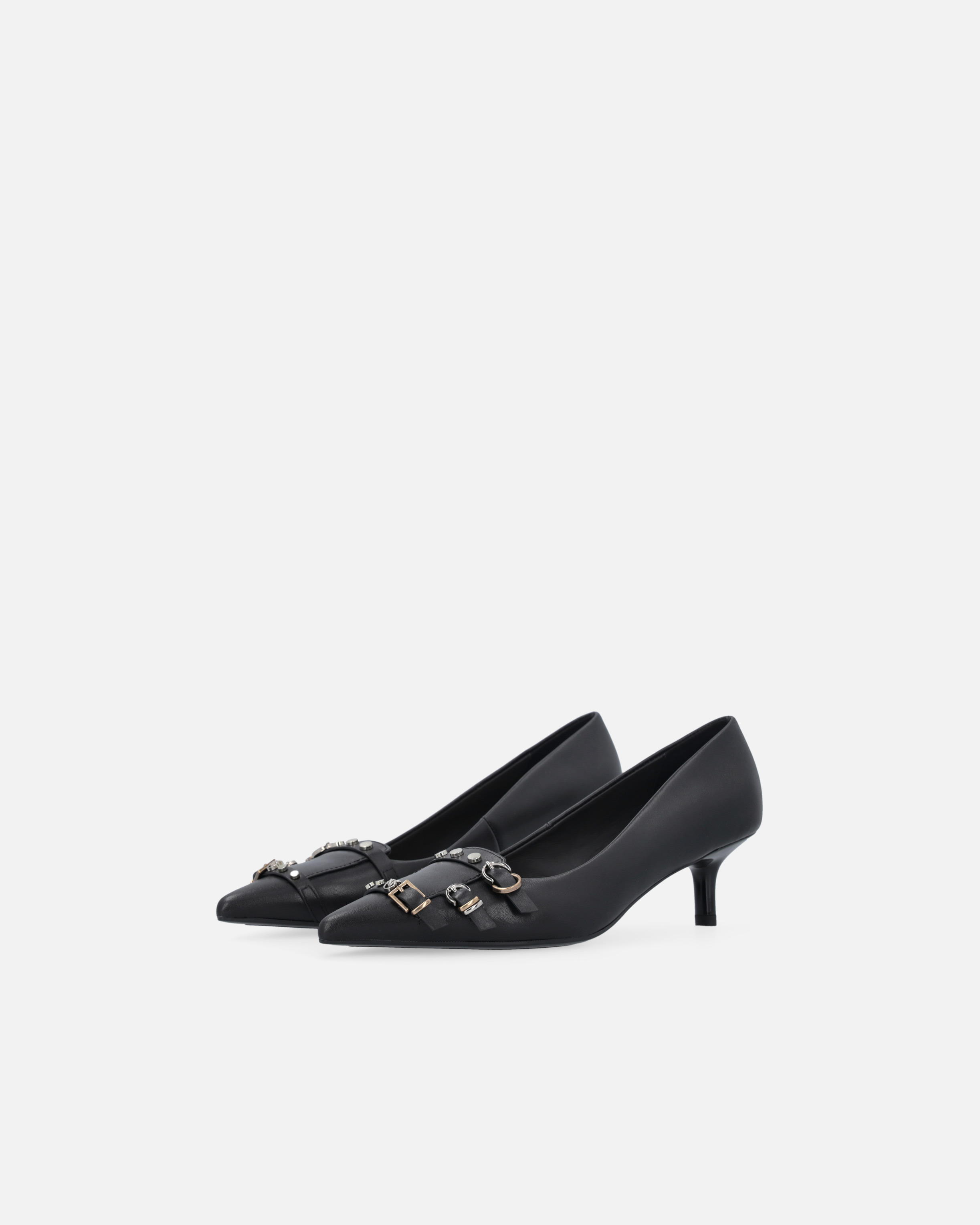 LOW LEATHER PUMPS WITH STRAPS AND STUDS - 6