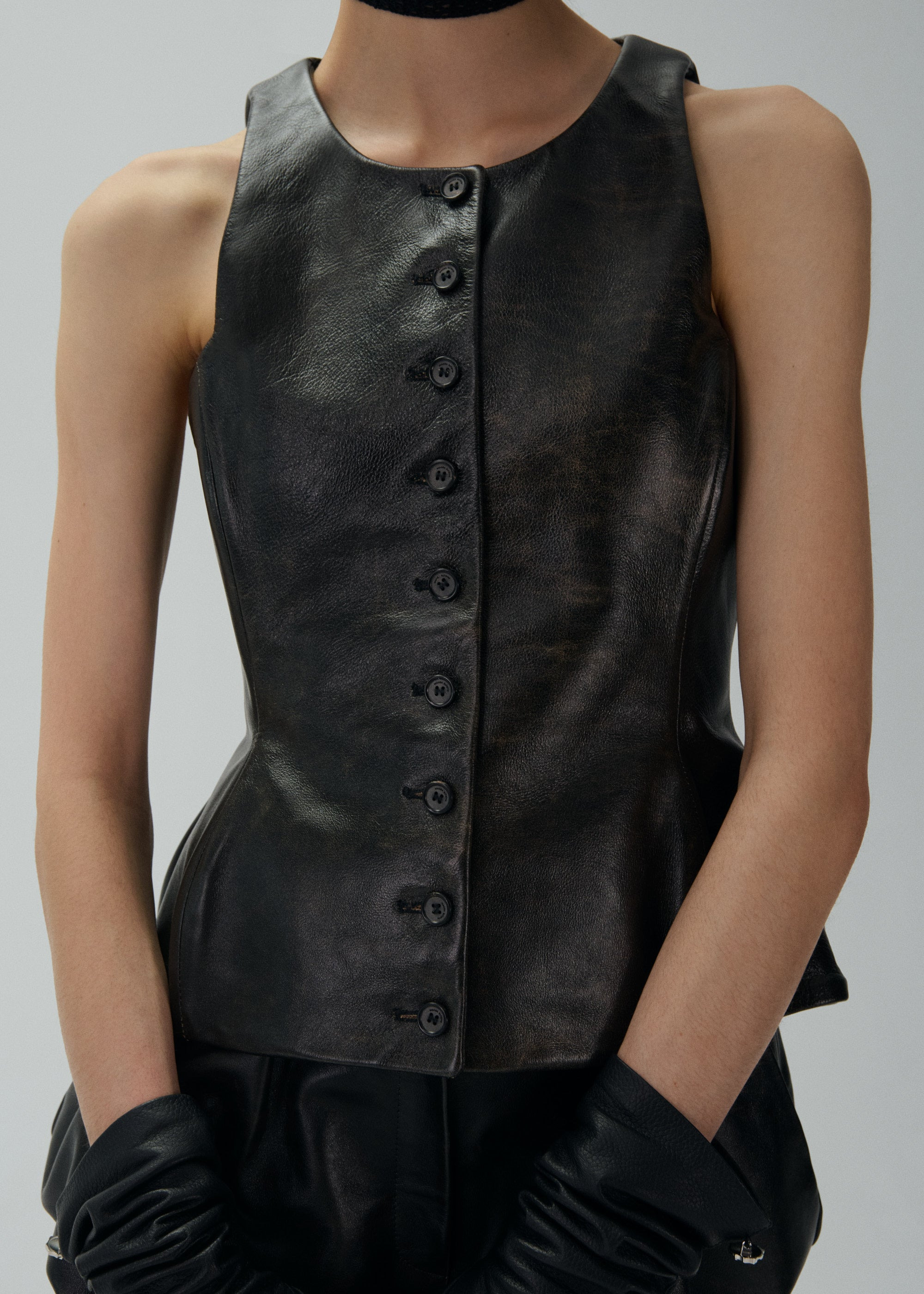 Round neck leather waistcoat in black vintage - 4