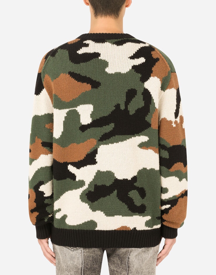 Round-neck camouflage-inlay sweater with patch - 2