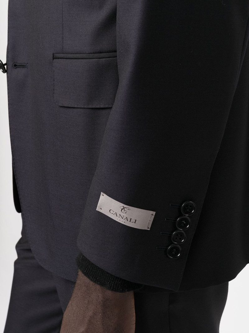 single-breasted two-piece suit 5