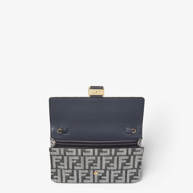 FENDI Wallet On Chain Baguette outlook