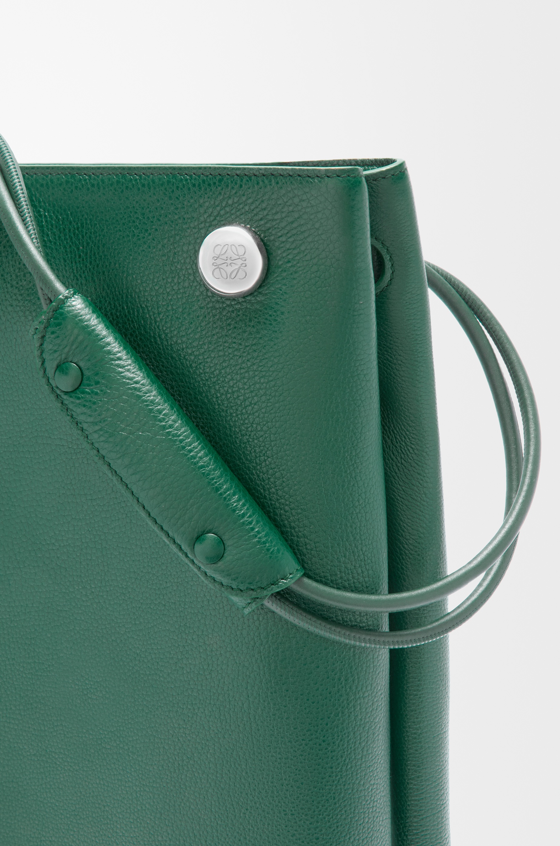 Pebble hobo in supple grained calfskin - 6