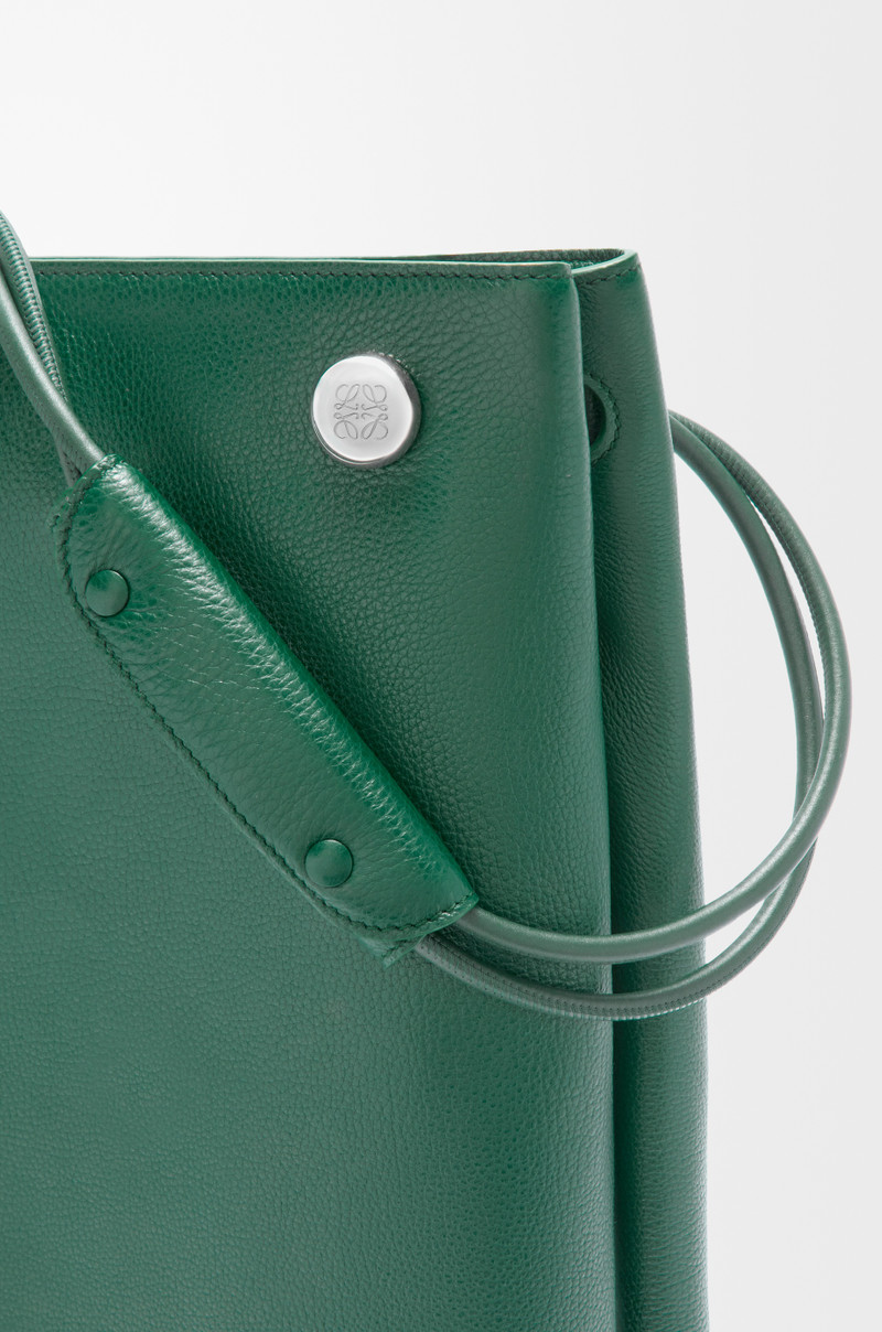 Pebble hobo in supple grained calfskin 6