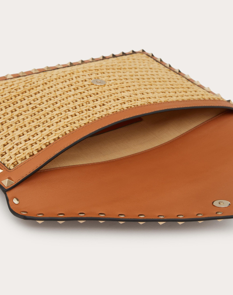 Valentino ROCKSTUD RAFFIA CLUTCH BAG outlook
