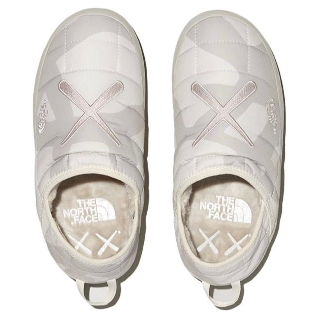 (WMNS) THE NORTH FACE x KAWS ThermoBall Traction Mule VP 'White' NF0A819N-944 - 2