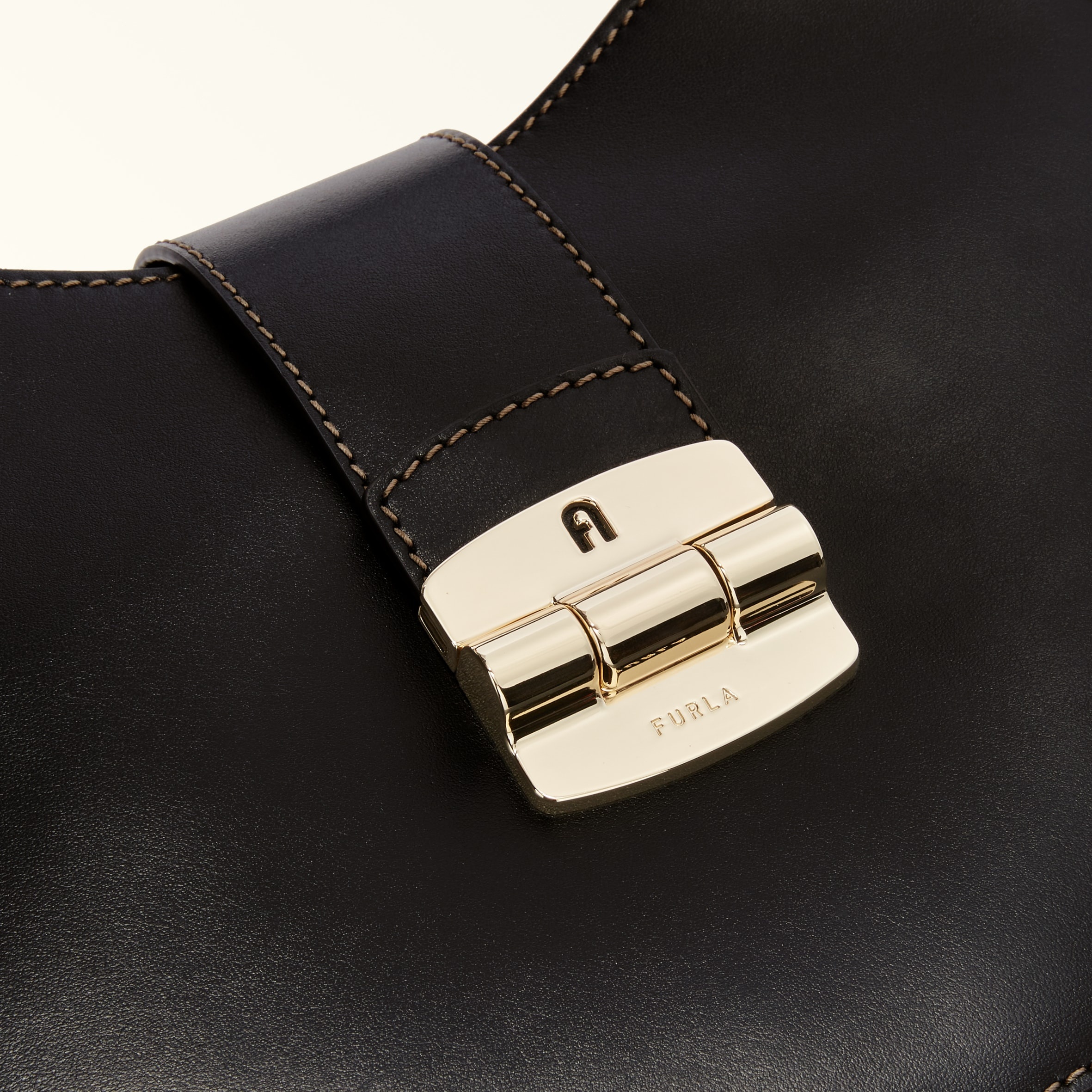Furla Club 2 - 4
