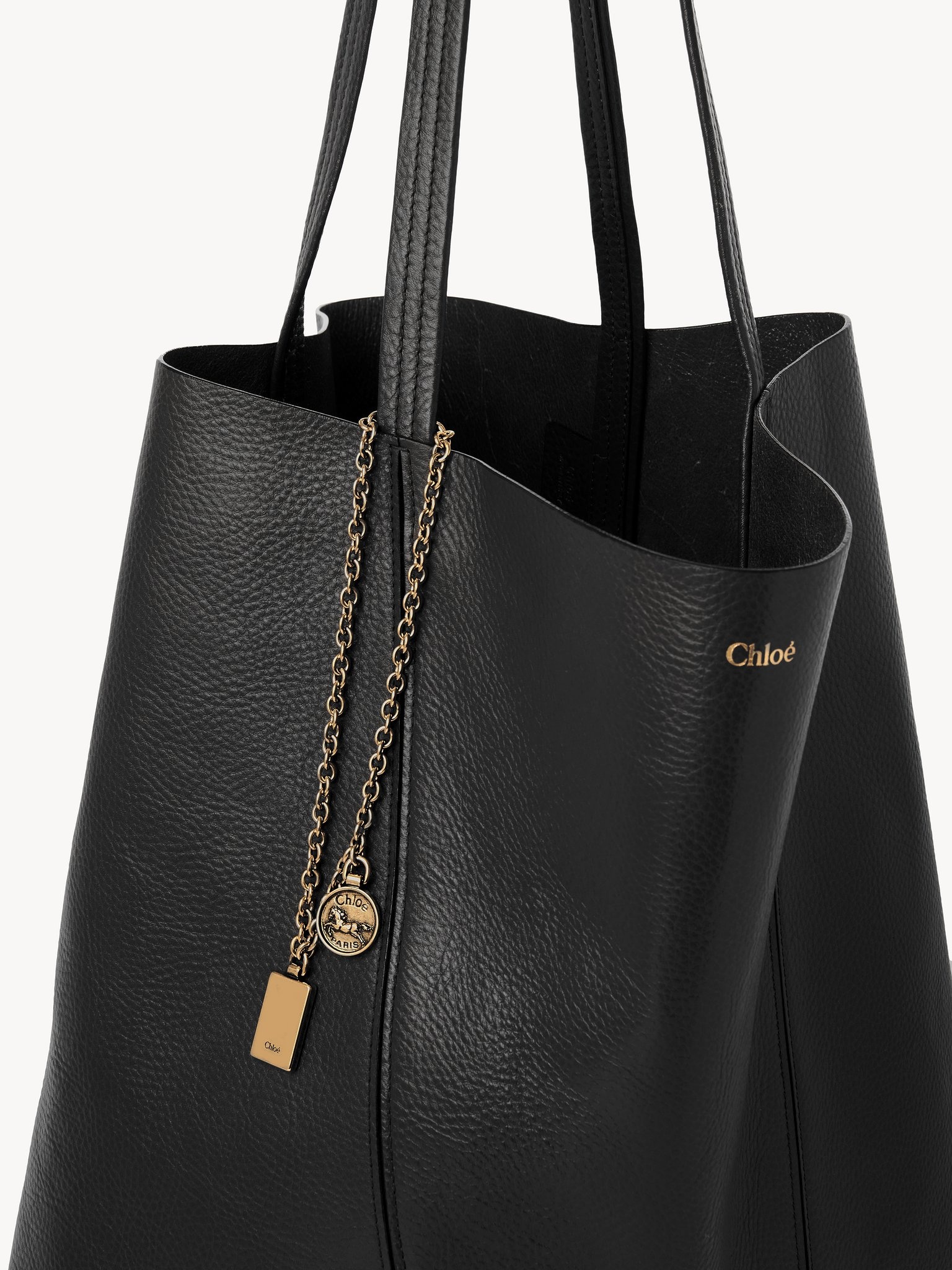 ★CHLOE★ トートバッグ Chloe Spin tote bag Chloé Spin Tote Bag In Grained Leather in Black | Chloé US