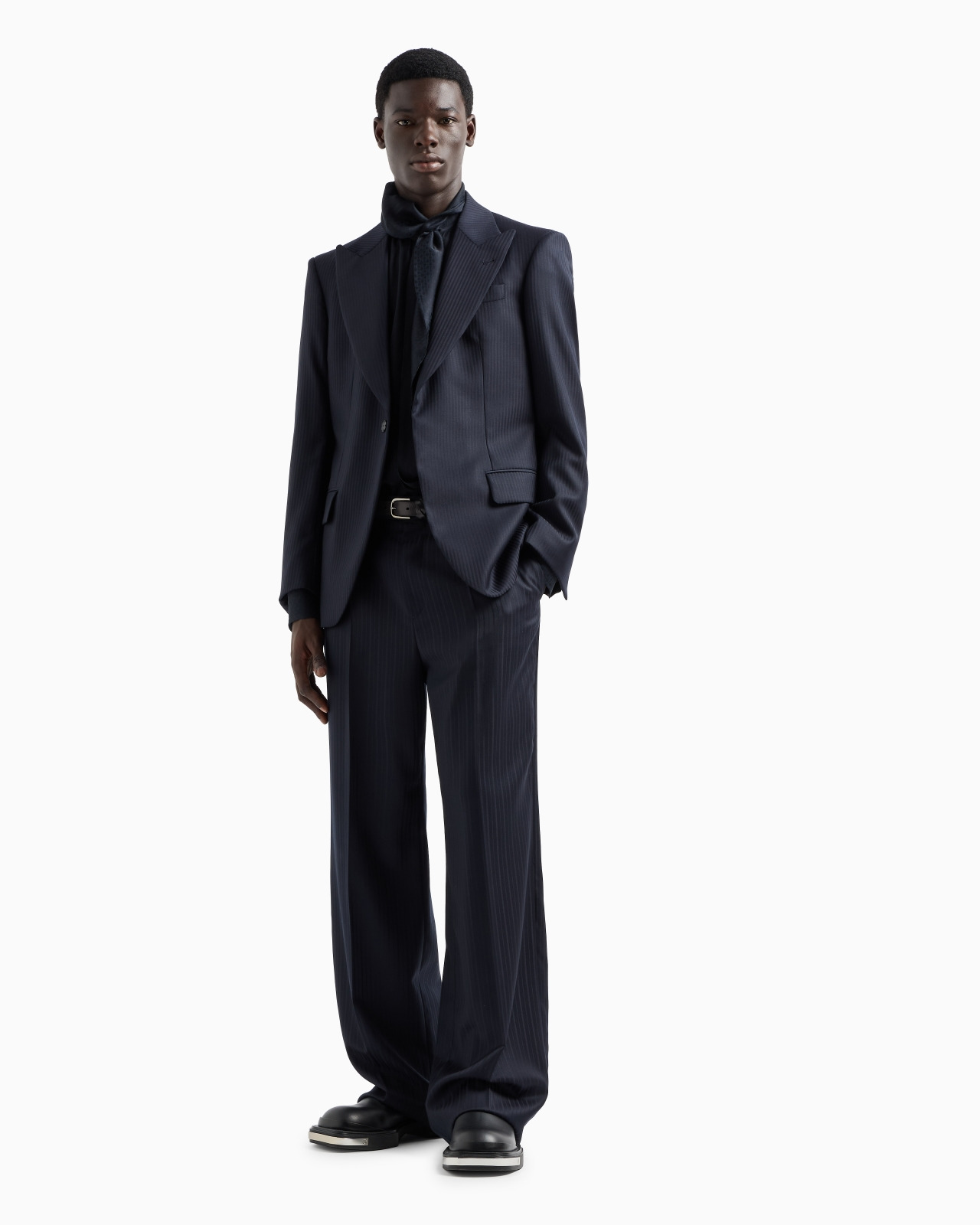 Wool satin blazer with alternating stripes and peak lapels - 4