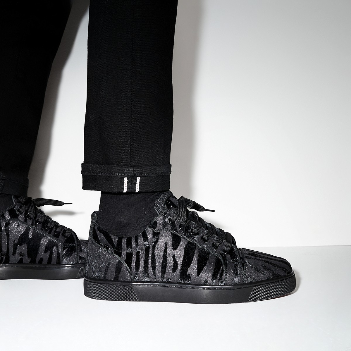 直営店♪Christian Louboutin*メンズシュカリオスニーカー黒♪ クリスチャン ルブタン公式サイト| Christian Louboutin