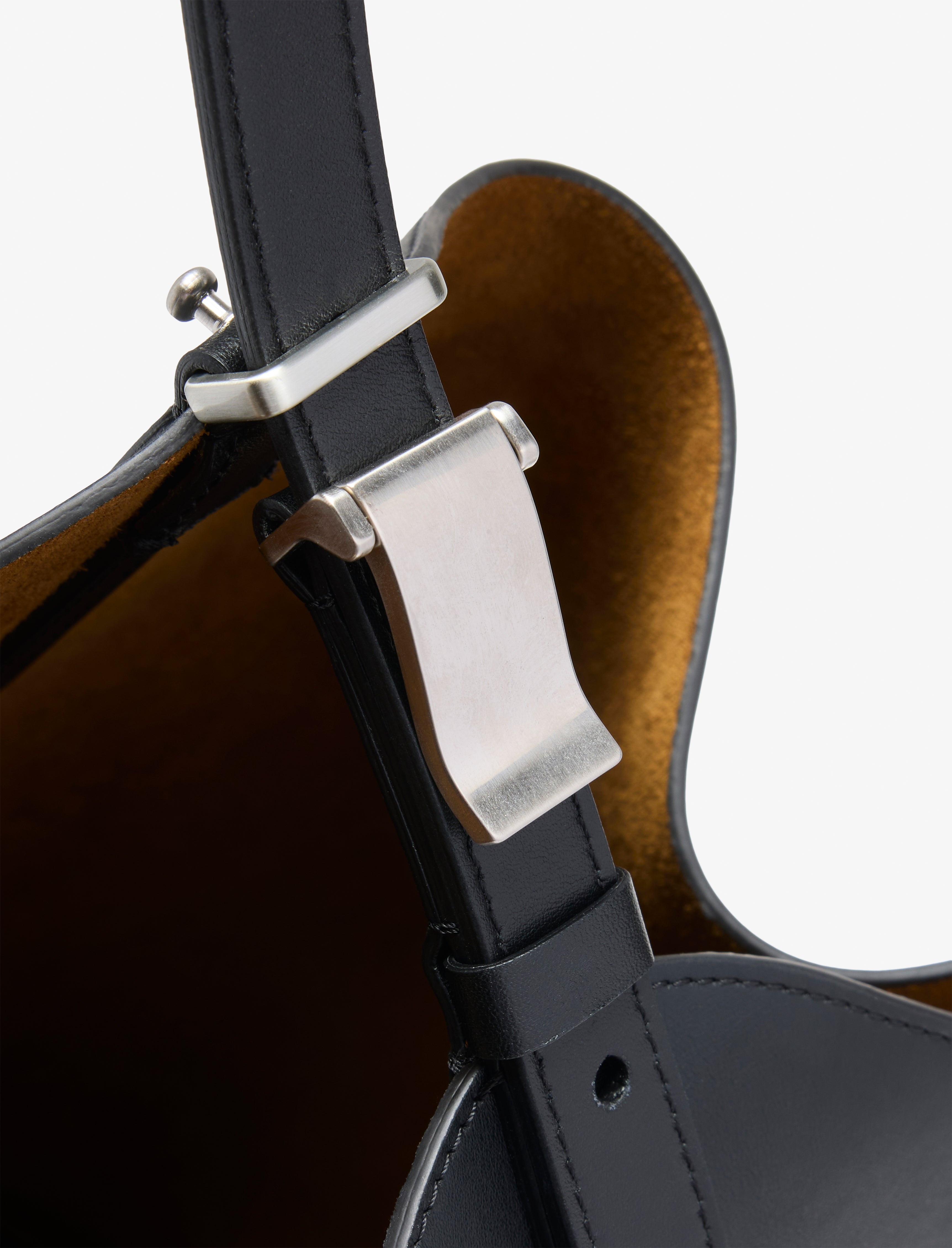 Brant Bucket Bag in Smooth Calf - 9
