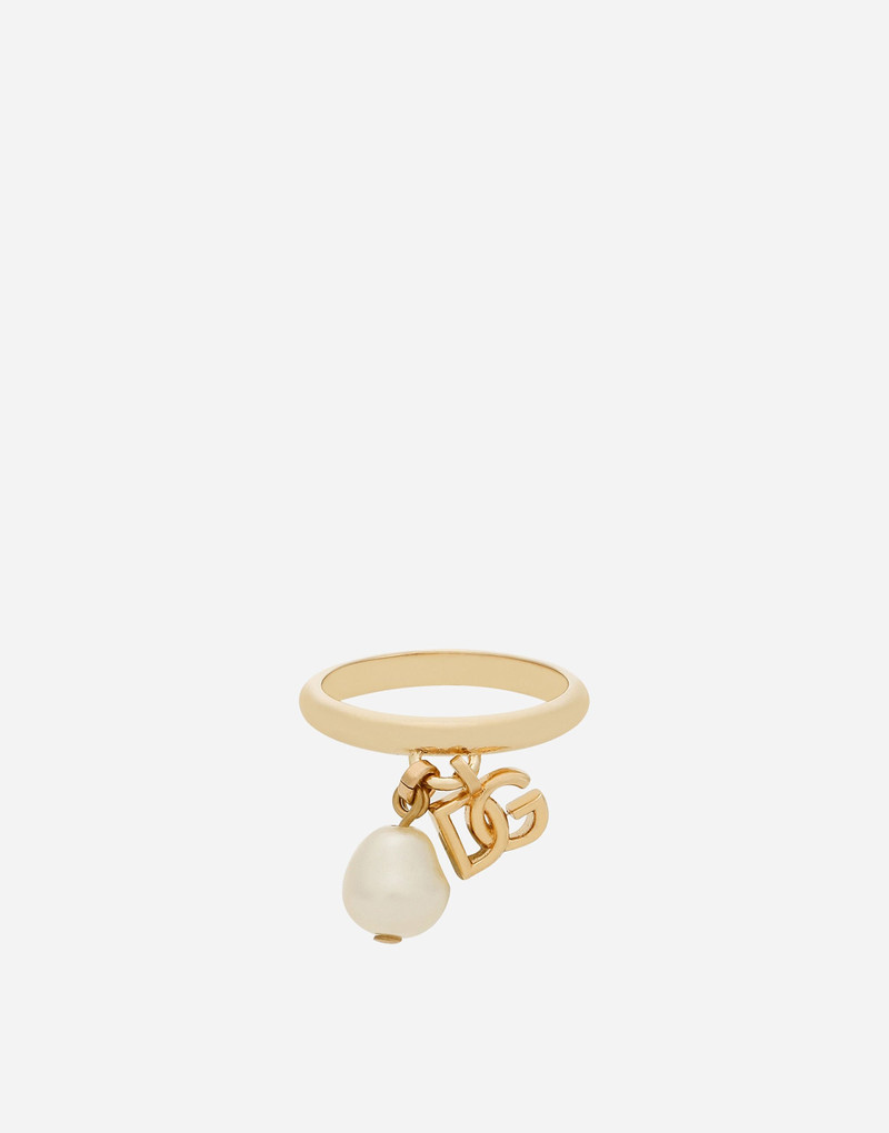 Engagement ring with DG logo and pearl charms 1