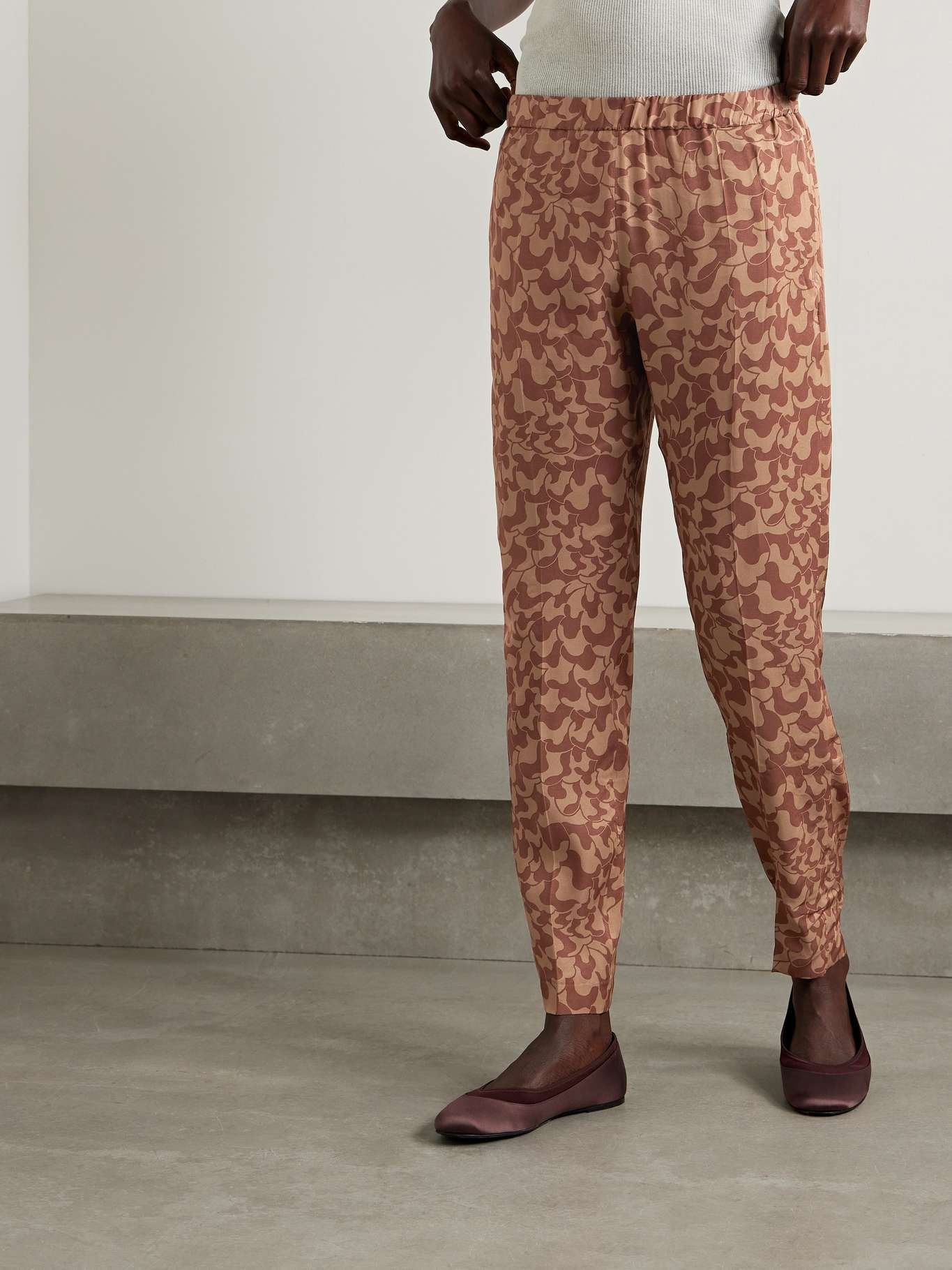 Printed crepe de chine tapered pants - 3