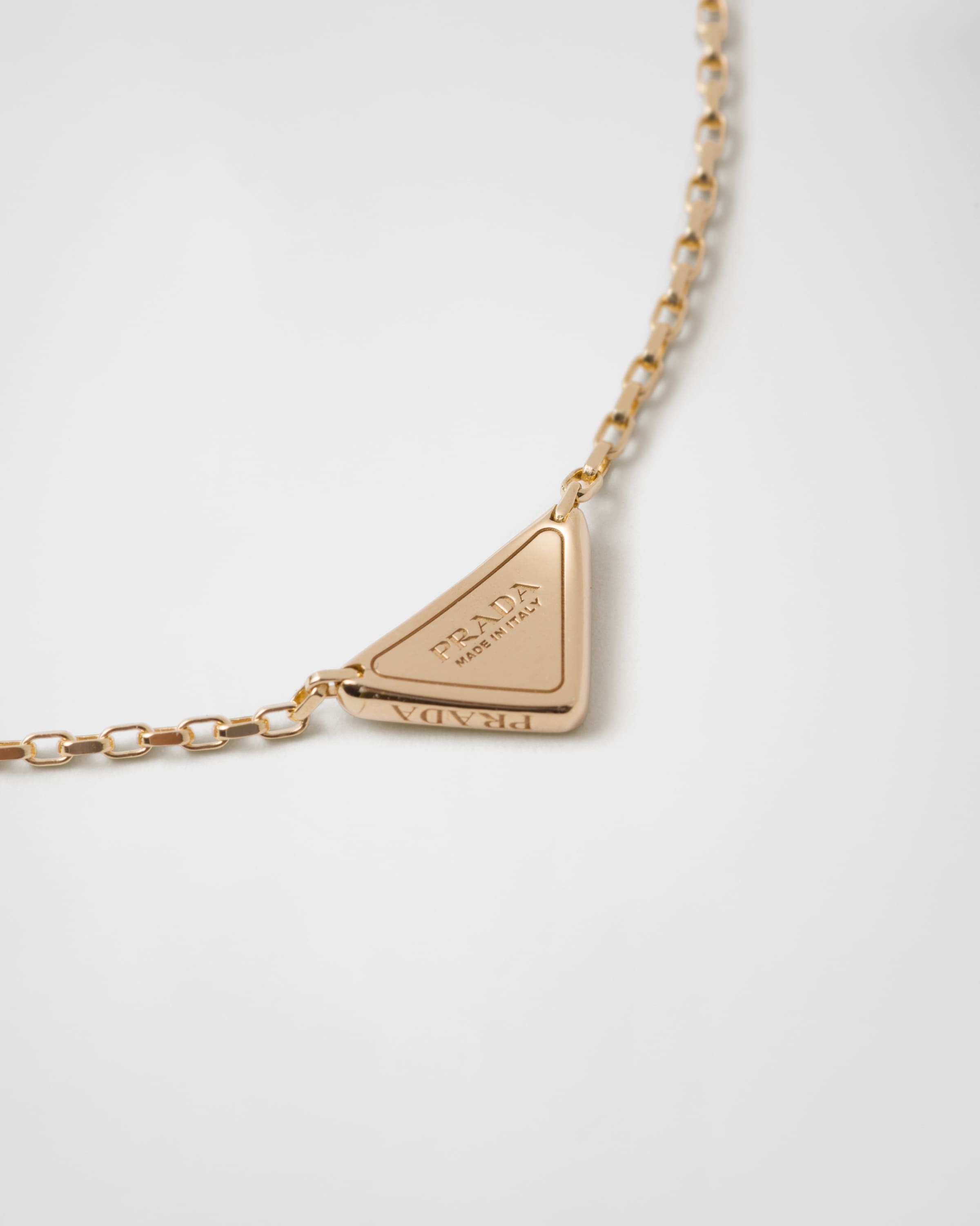 Eternal Gold micro triangle pendant necklace in yellow gold and diamonds - 2