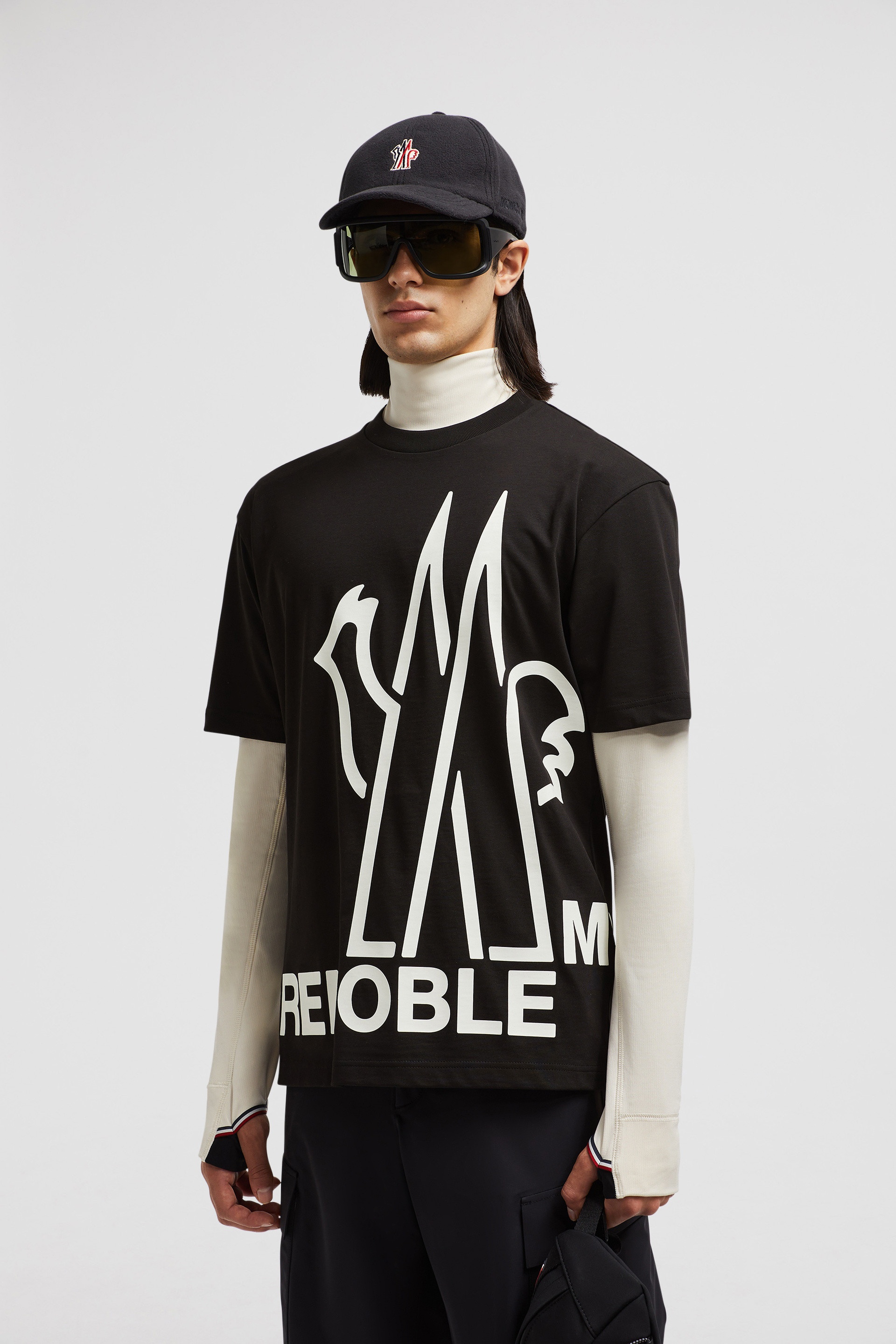 MONCLER Grenoble●ユーティリティポケット付きTシャツ Moncler Grenoble ロゴ Tシャツ | ブラック | FARFETCH JP