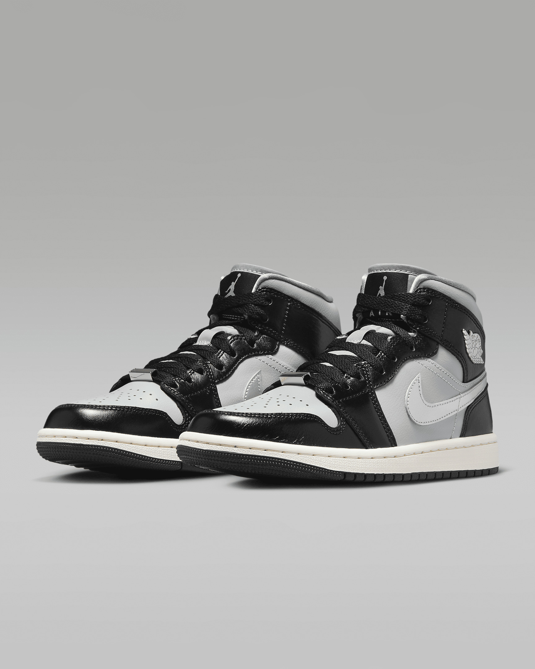 Air Jordan 1 Mid SE Women's Shoes - 5