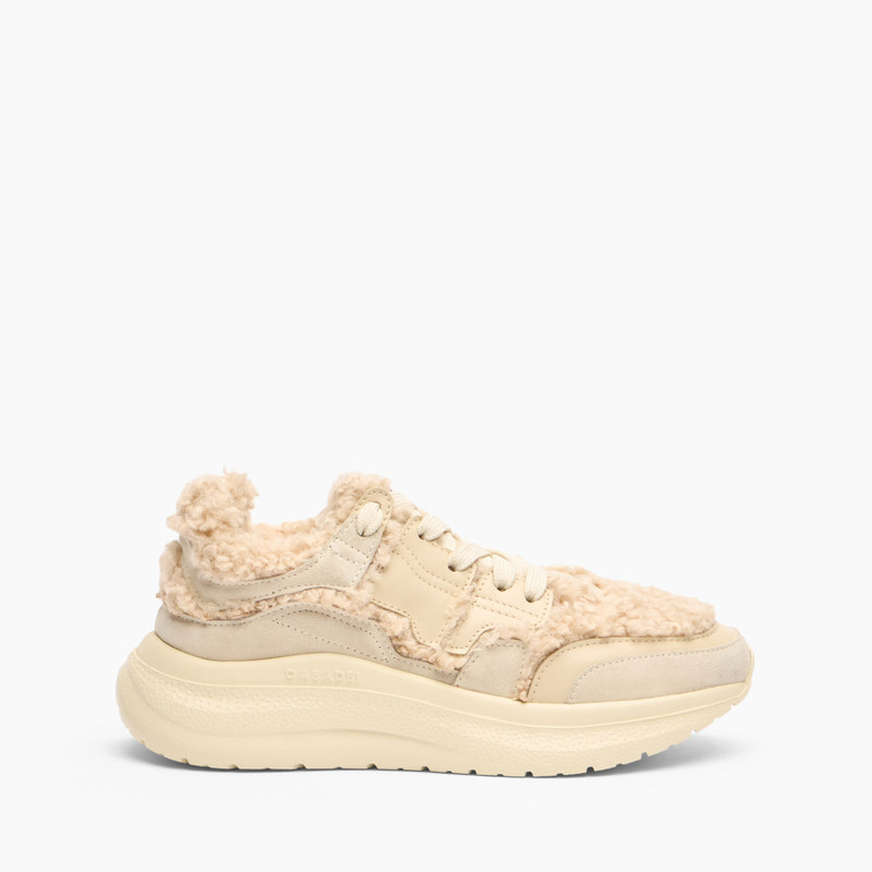 Mia Sneaker 1
