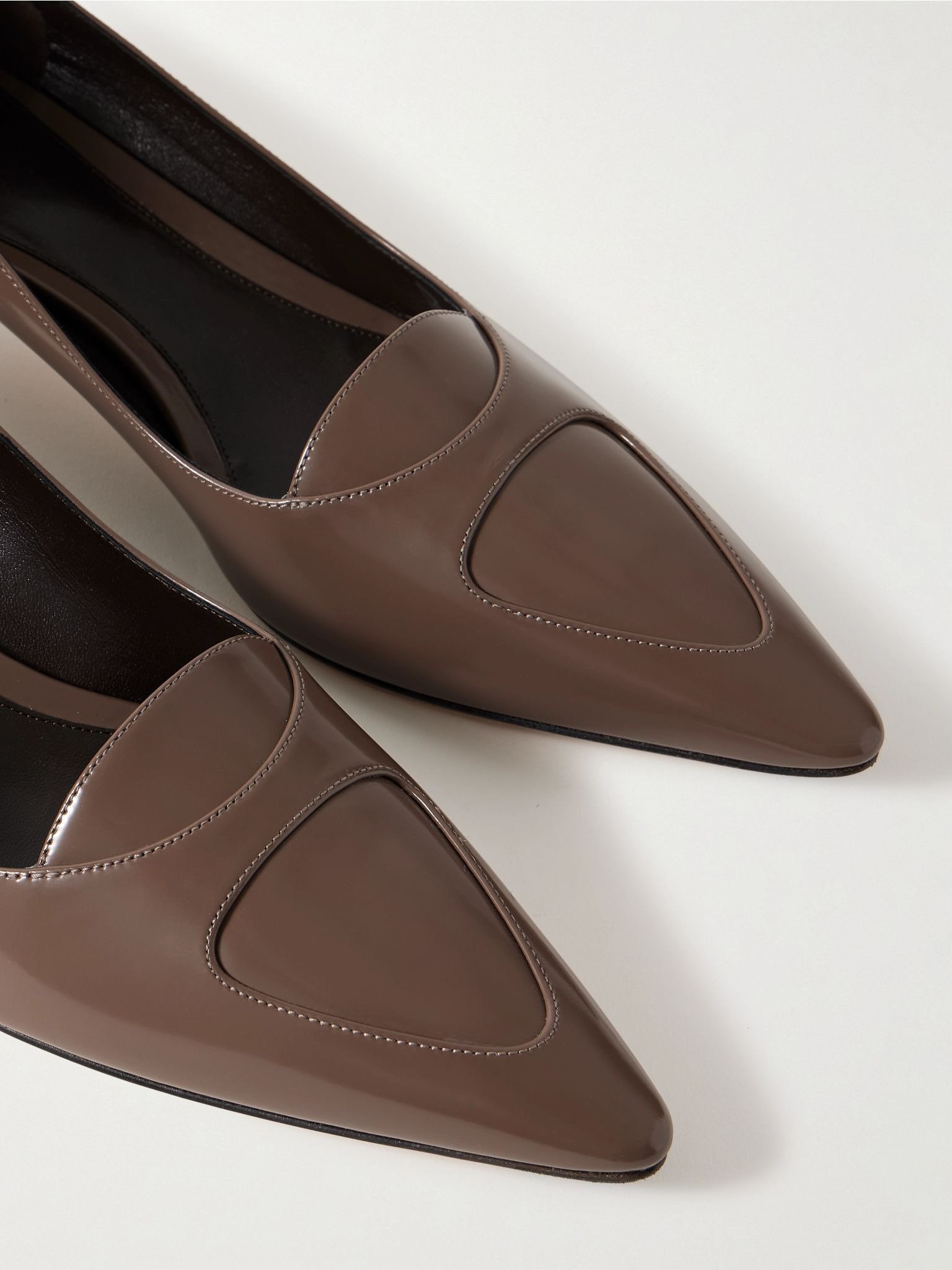 Viv glossed-leather pumps Taupe - 4