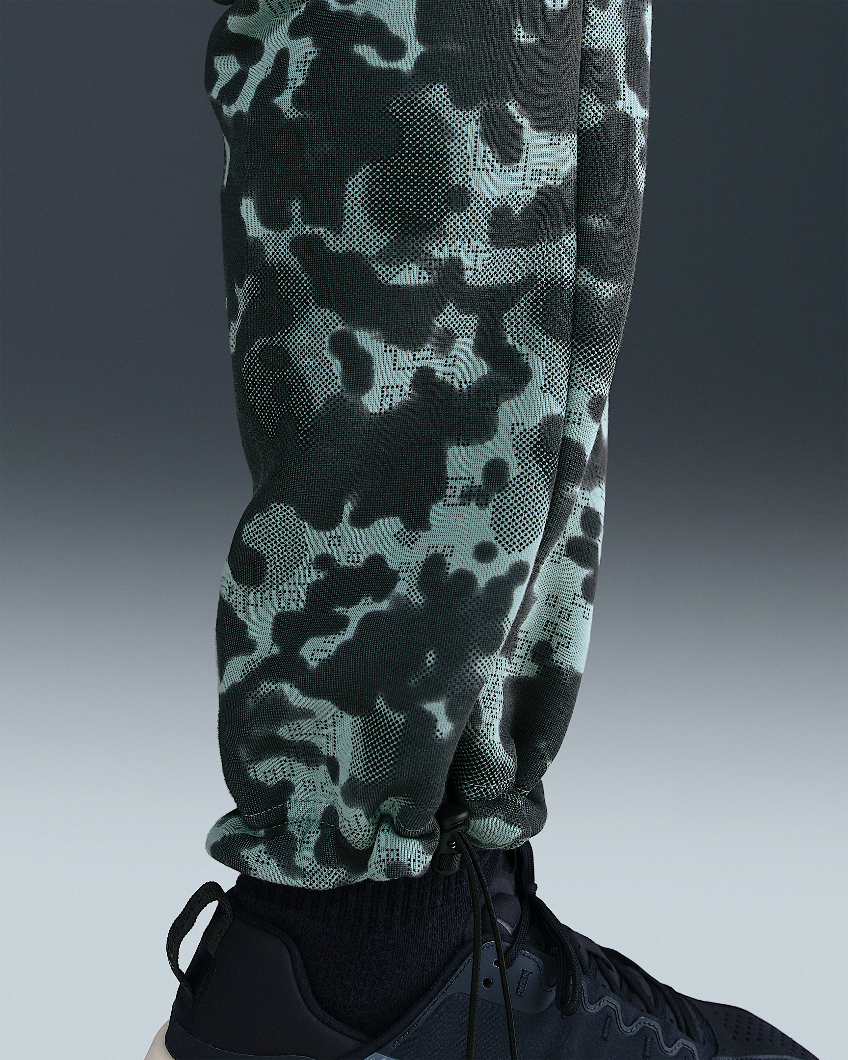 Nike Tech Men's Open-Hem Fleece Camo Pants - 6