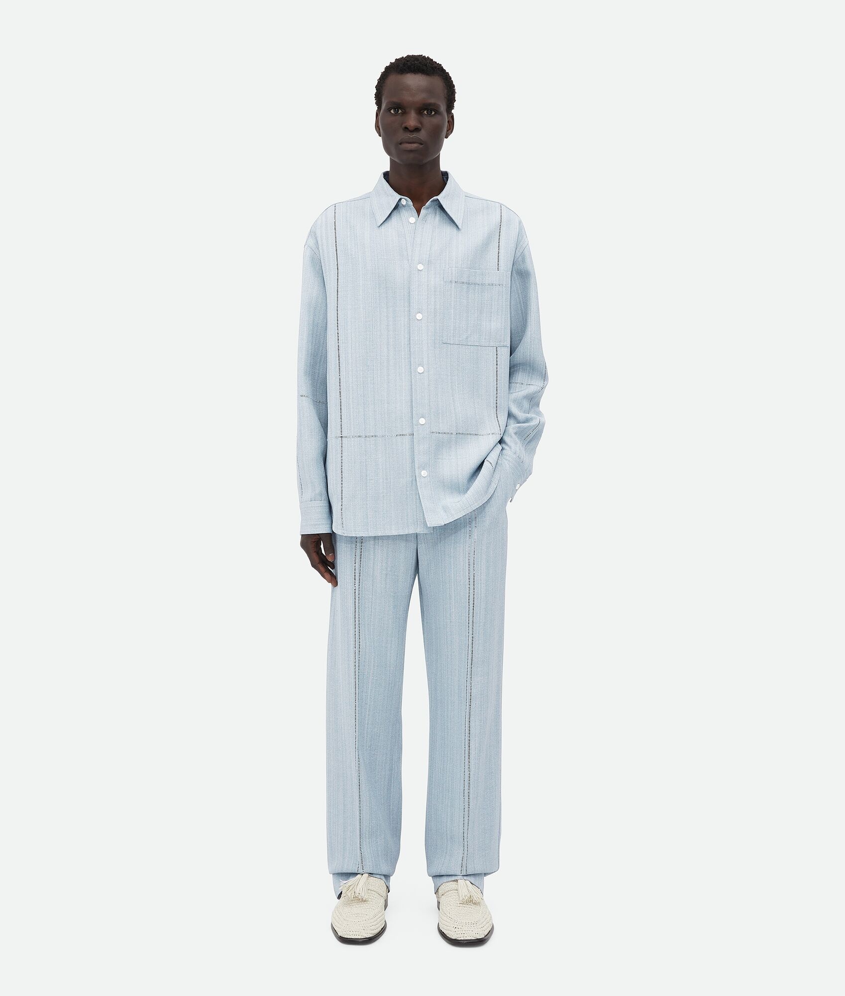 Tシャツ・カットソー BOTTEGA VENETA SS25 Printed silk shirt (815228V50F0 9745) Bottega Veneta® Men's Printed Intrecciato Leather Shirt in