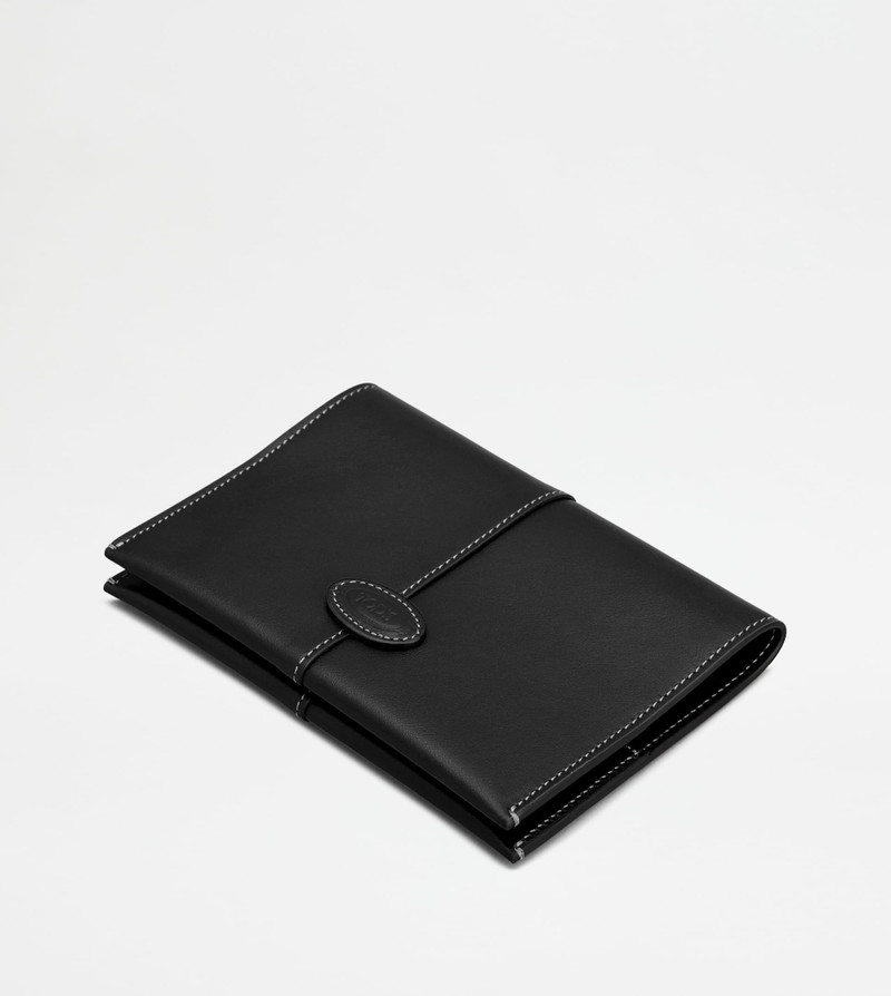 PASSPORT HOLDER IN LEATHER - BLACK 3
