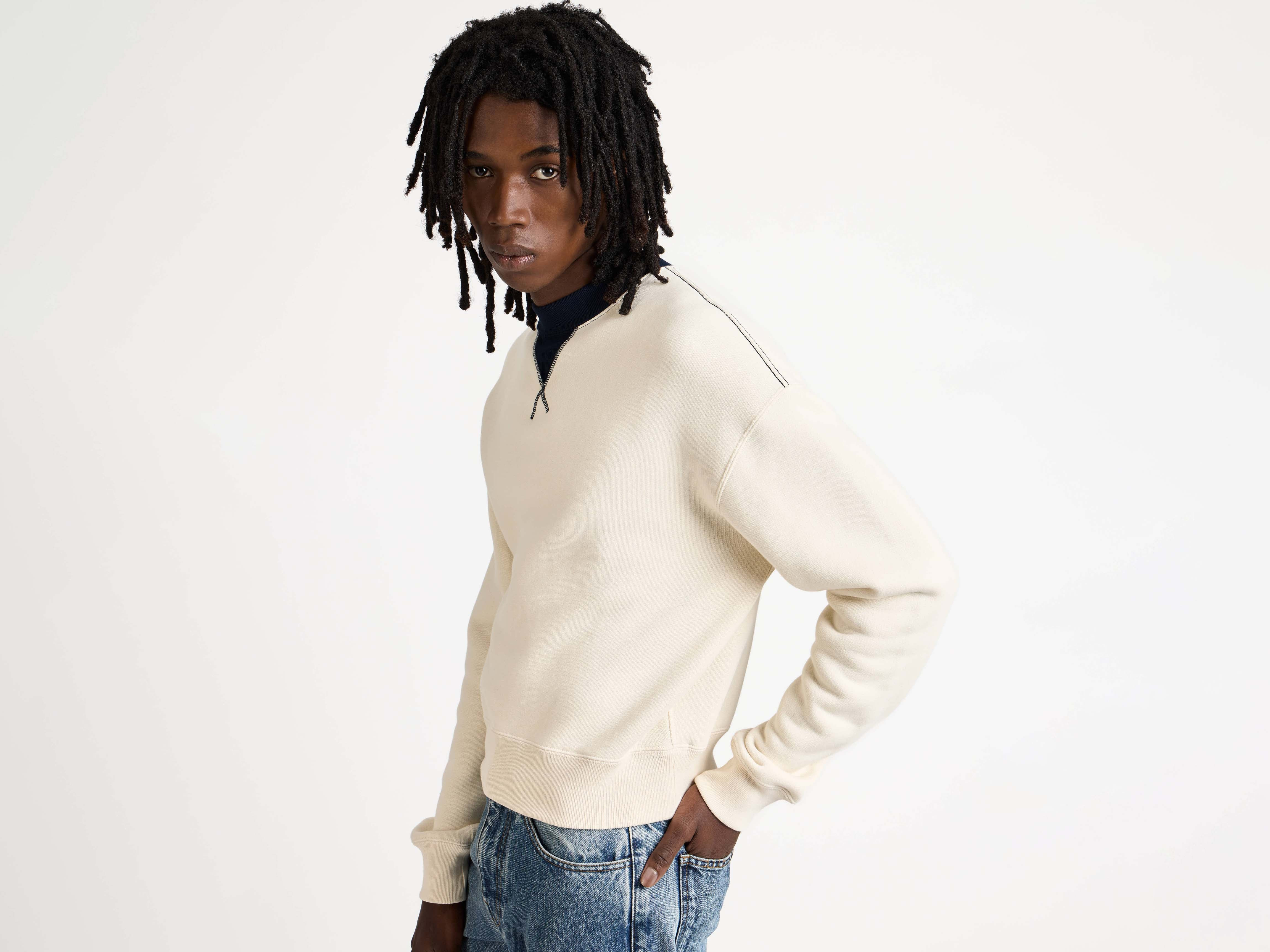 CONTRAST COLLAR SWEATSHIRT IN ECRU & NAVY - 5