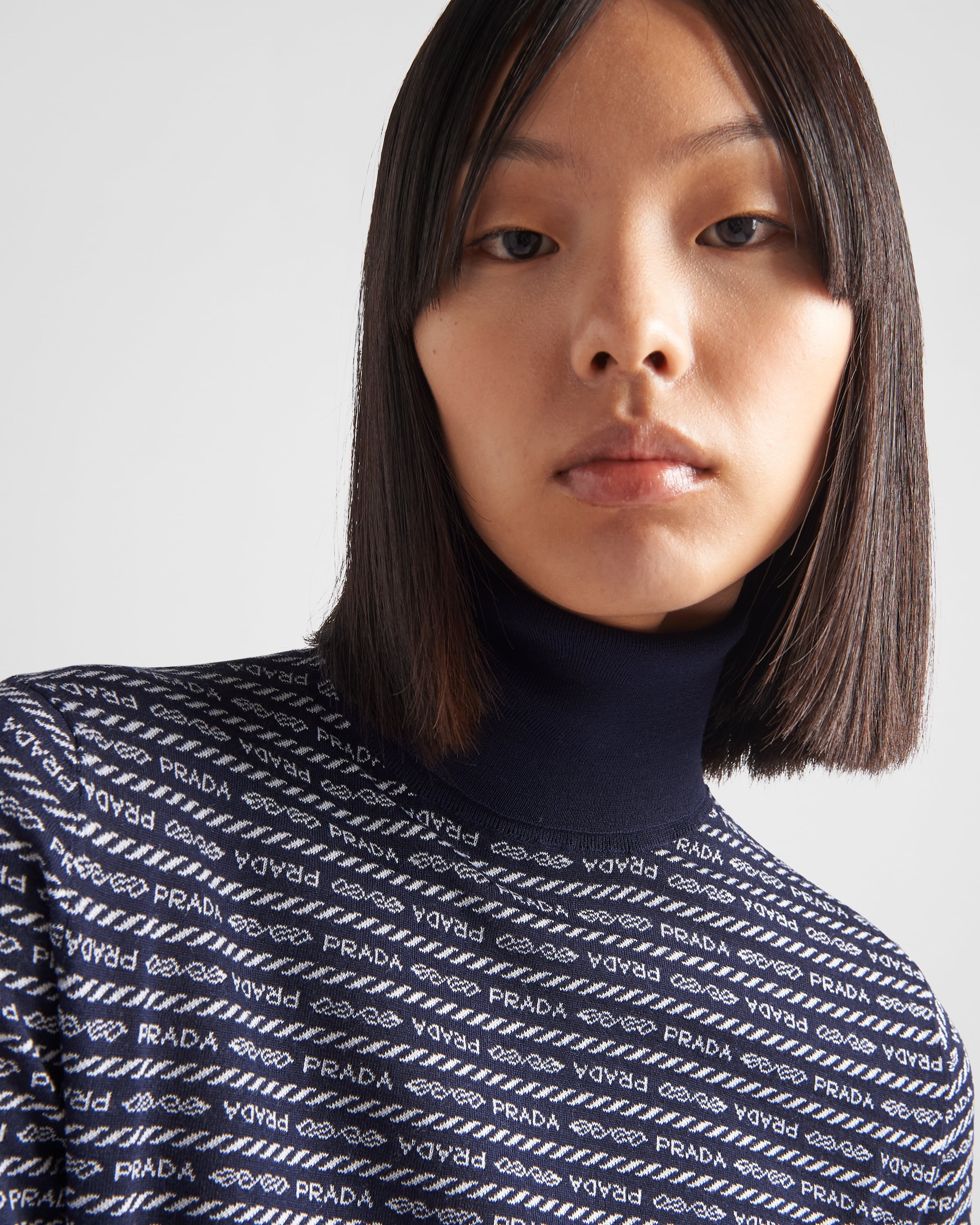 Superfine wool turtleneck sweater with intarsia logo - 3