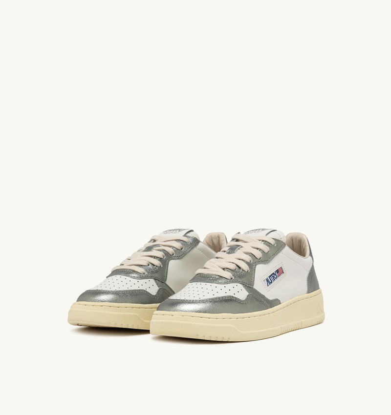 AUTRY MEDALIST LOW BICOLOR SNEAKERS IN WHITE AND STEEL LEATHER outlook