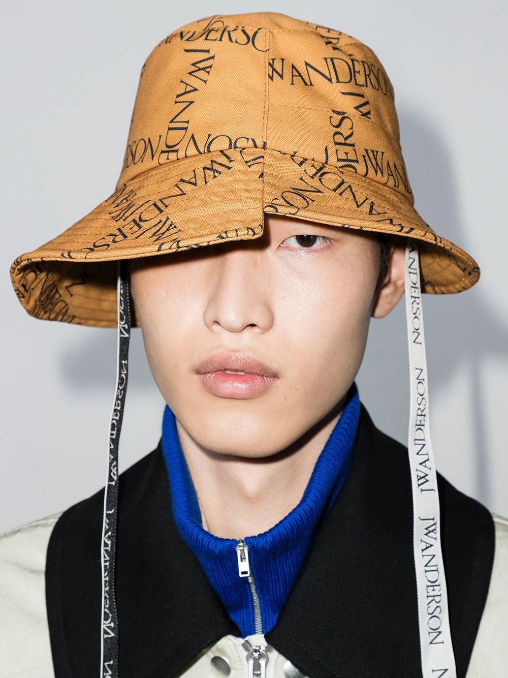 logo print asymmetric bucket hat - 2