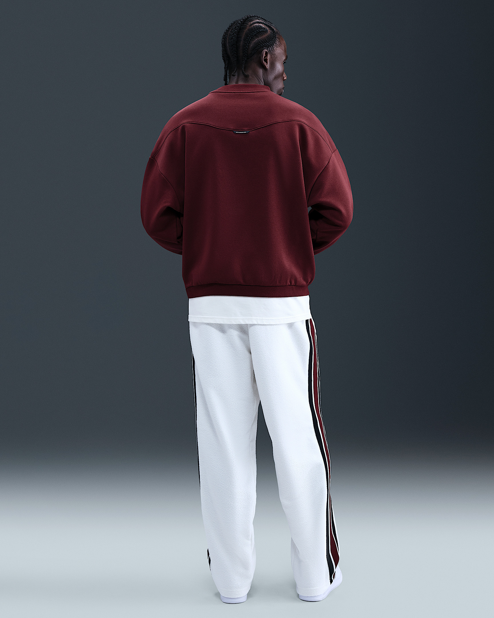 Nike Standard Issue Men's Therma-FIT Basketball Crew - 5