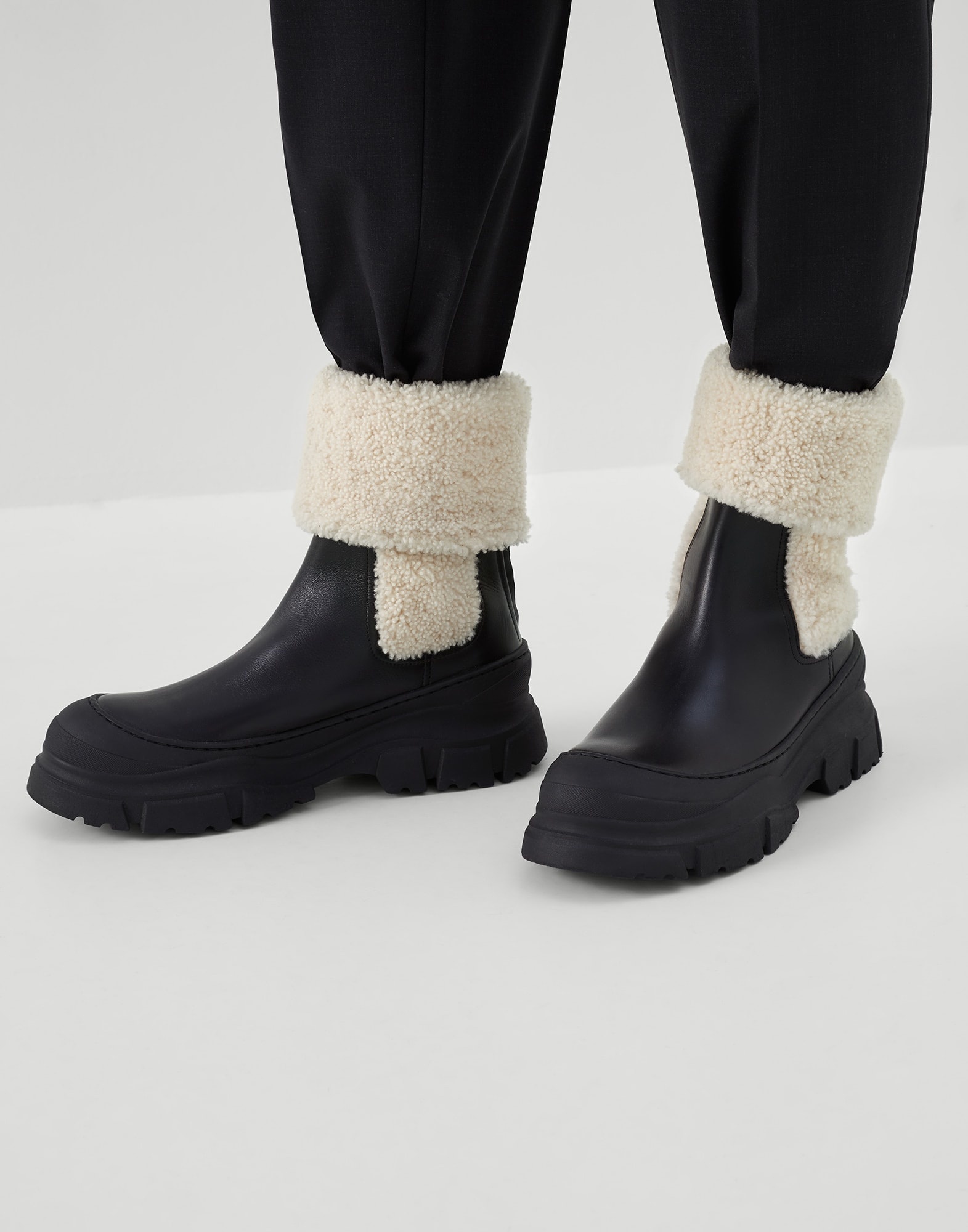 ショートブーツ・ブーティ BRUNELLO CUCINELLI Chelsea Boot in matt calfskin with Shiny Matte calfskin Chelsea boots for Woman in Brown | Brunello