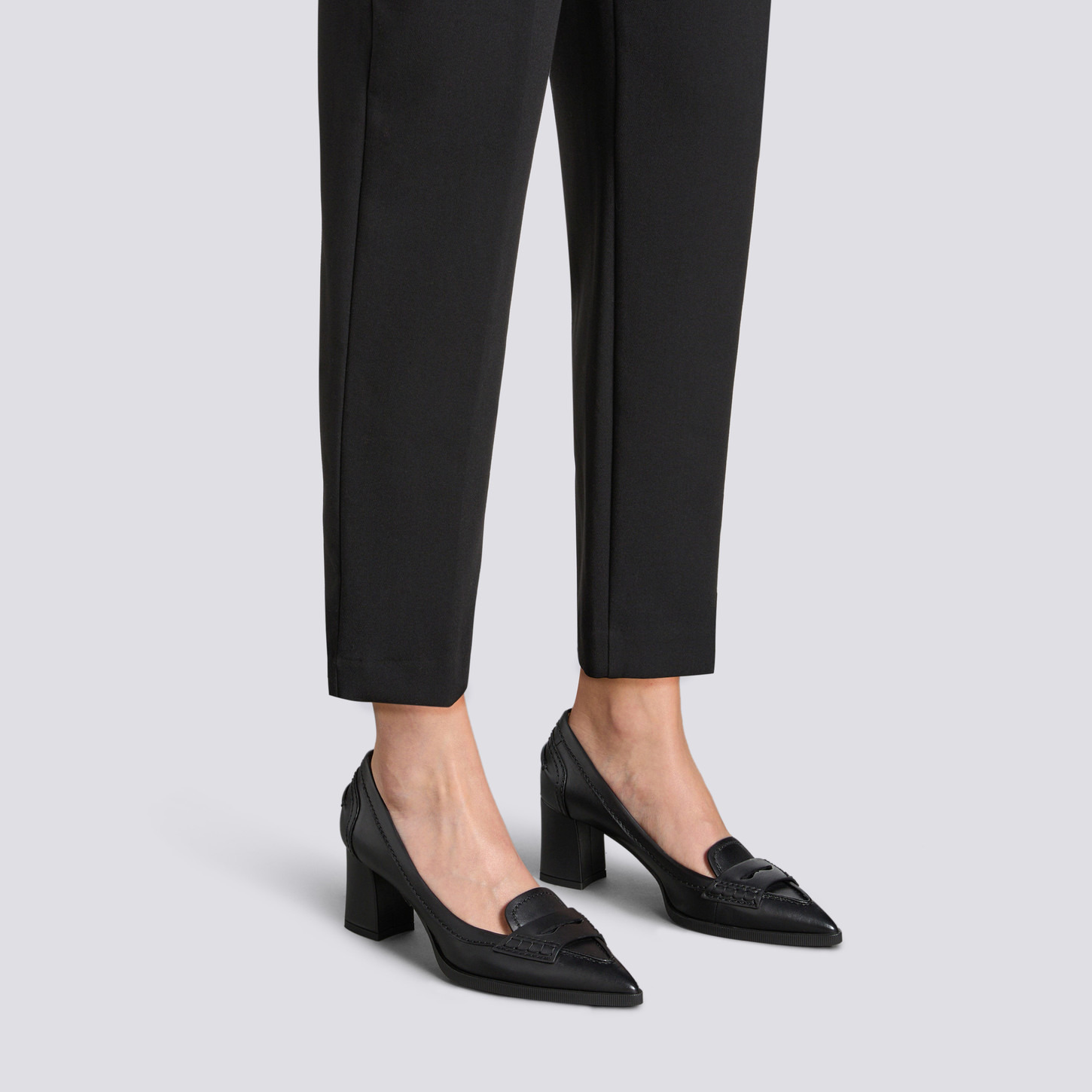 Women's black leather mid-heel pump - 2