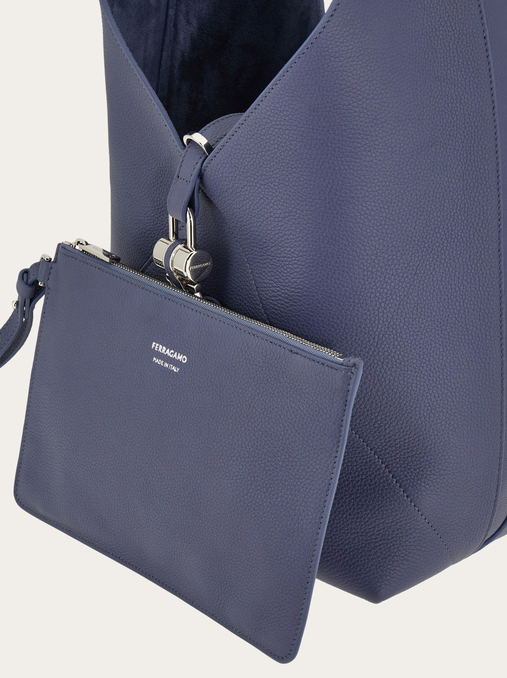 V-shaped hobo bag (M) - 8
