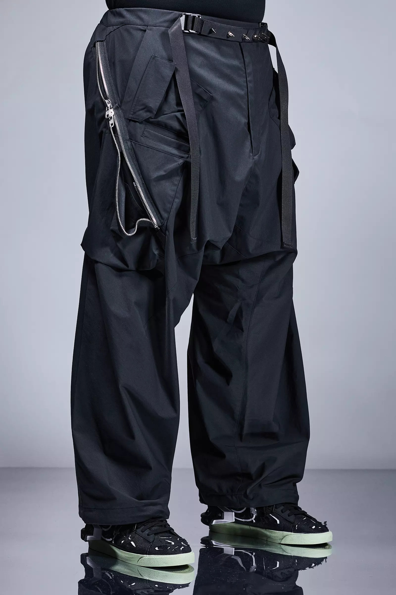 P30AL-E Encapsulated Nylon Ultrawide Drawcord Cargo Trouser Black - 4
