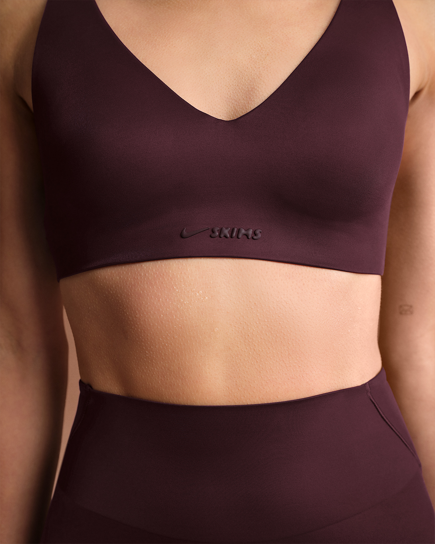 NikeSKIMS Shine Women's V-Neck Bra - 6
