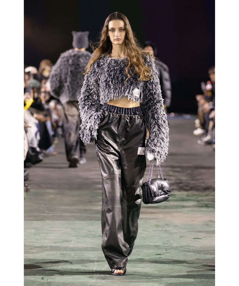 Bleached Shaggy Cropped Knit Sweater 19