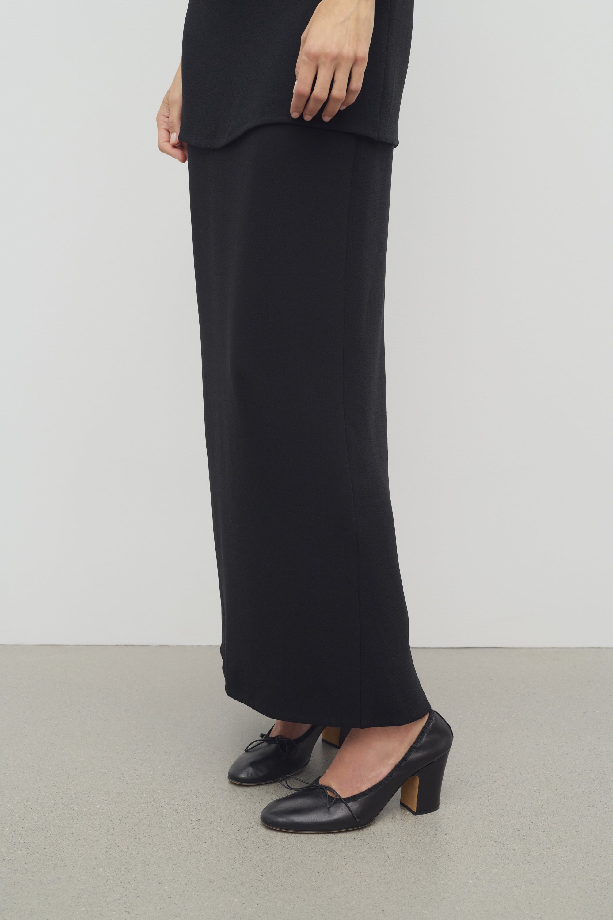 パンプス [The Row] Awar Pump in Leather The Row Awar Pump in Leather | REVERSIBLE
