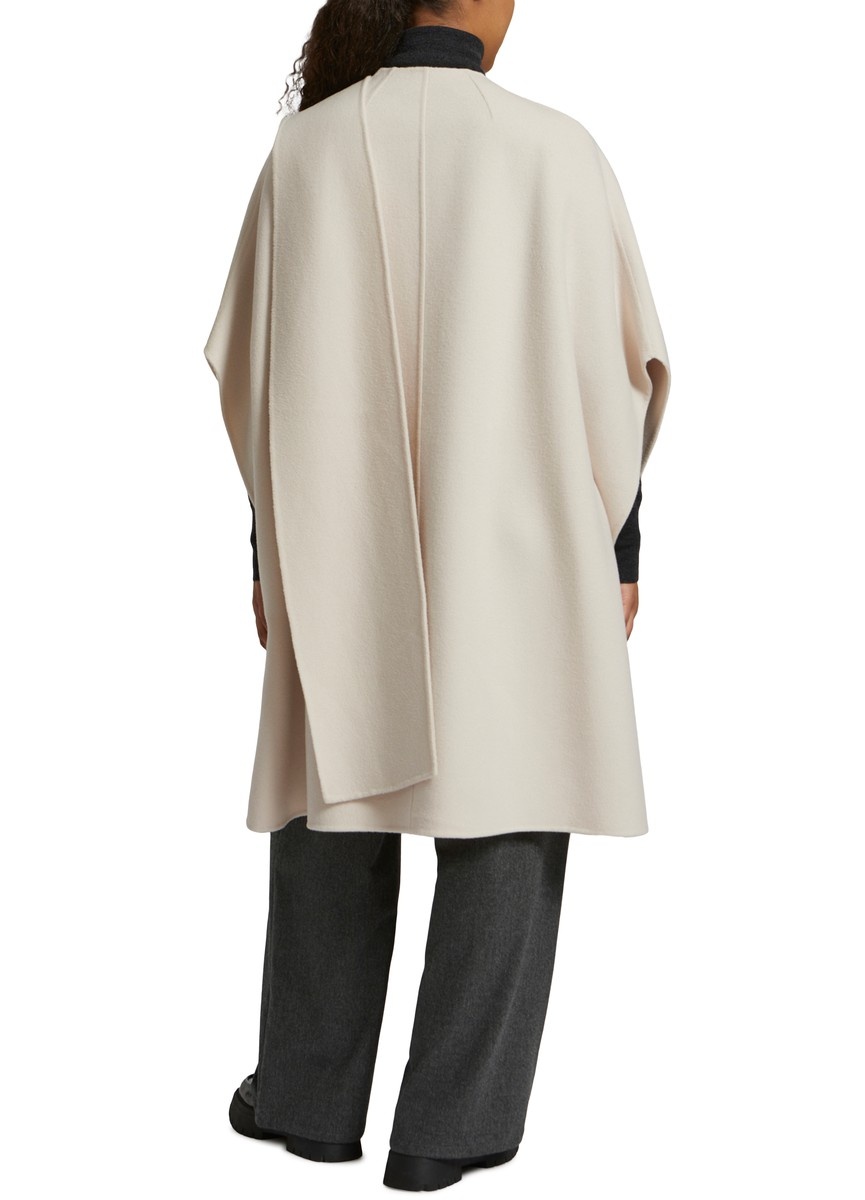 Cashmere cape with mink over-pockets - 3