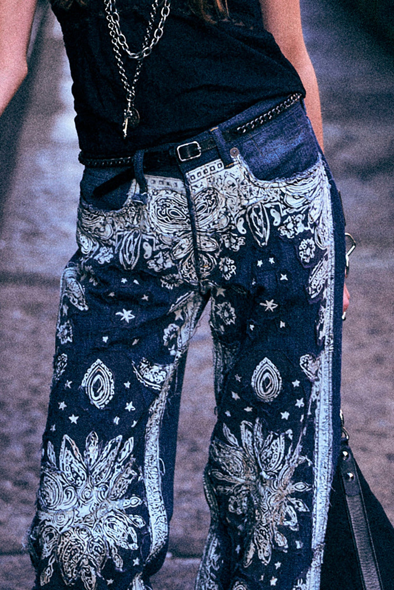 R13 D'ARCY FLARE JEAN outlook