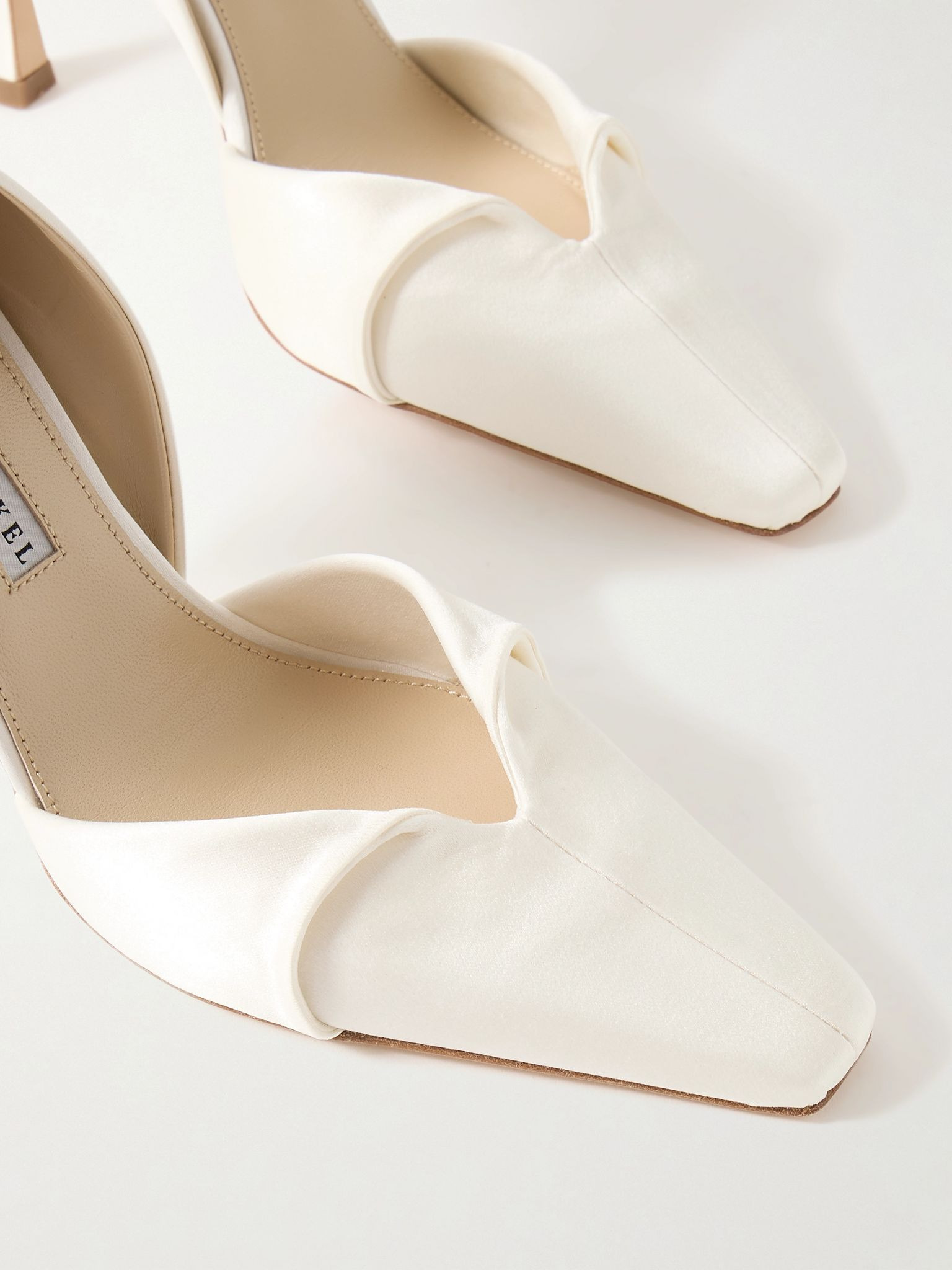 Kennedy satin pumps Ivory - 4