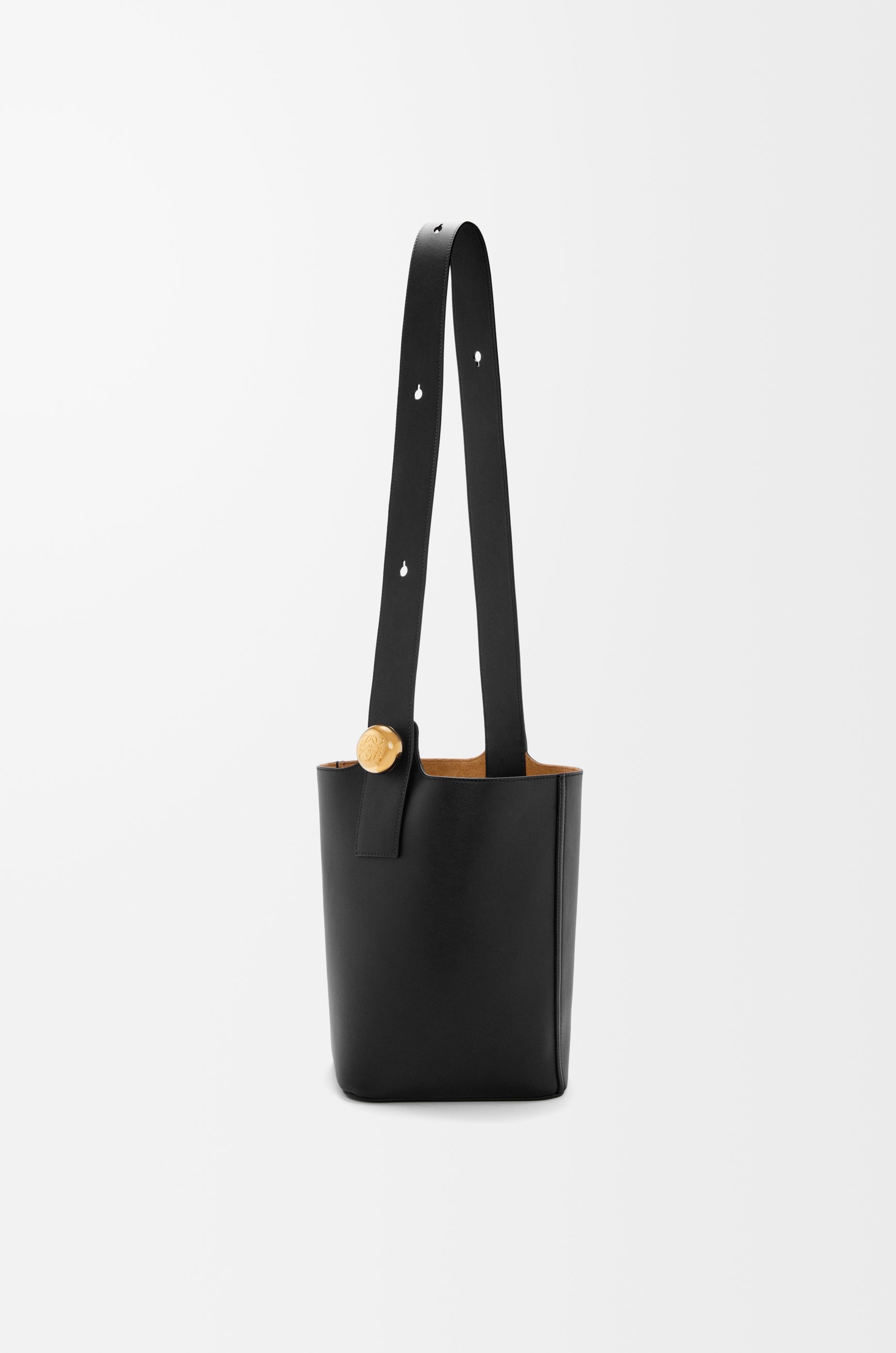 Medium Pebble Bucket bag in mellow calfskin - 4