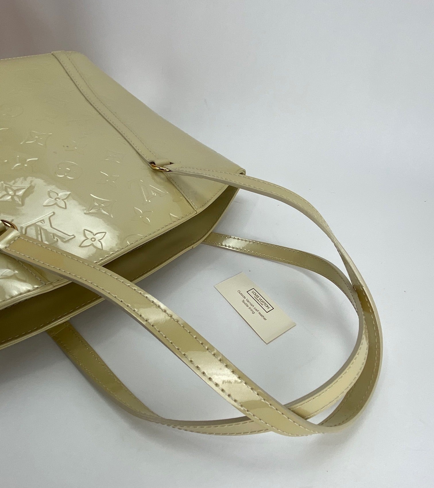 Avalon patent leather handbag Louis Vuitton Beige in Patent