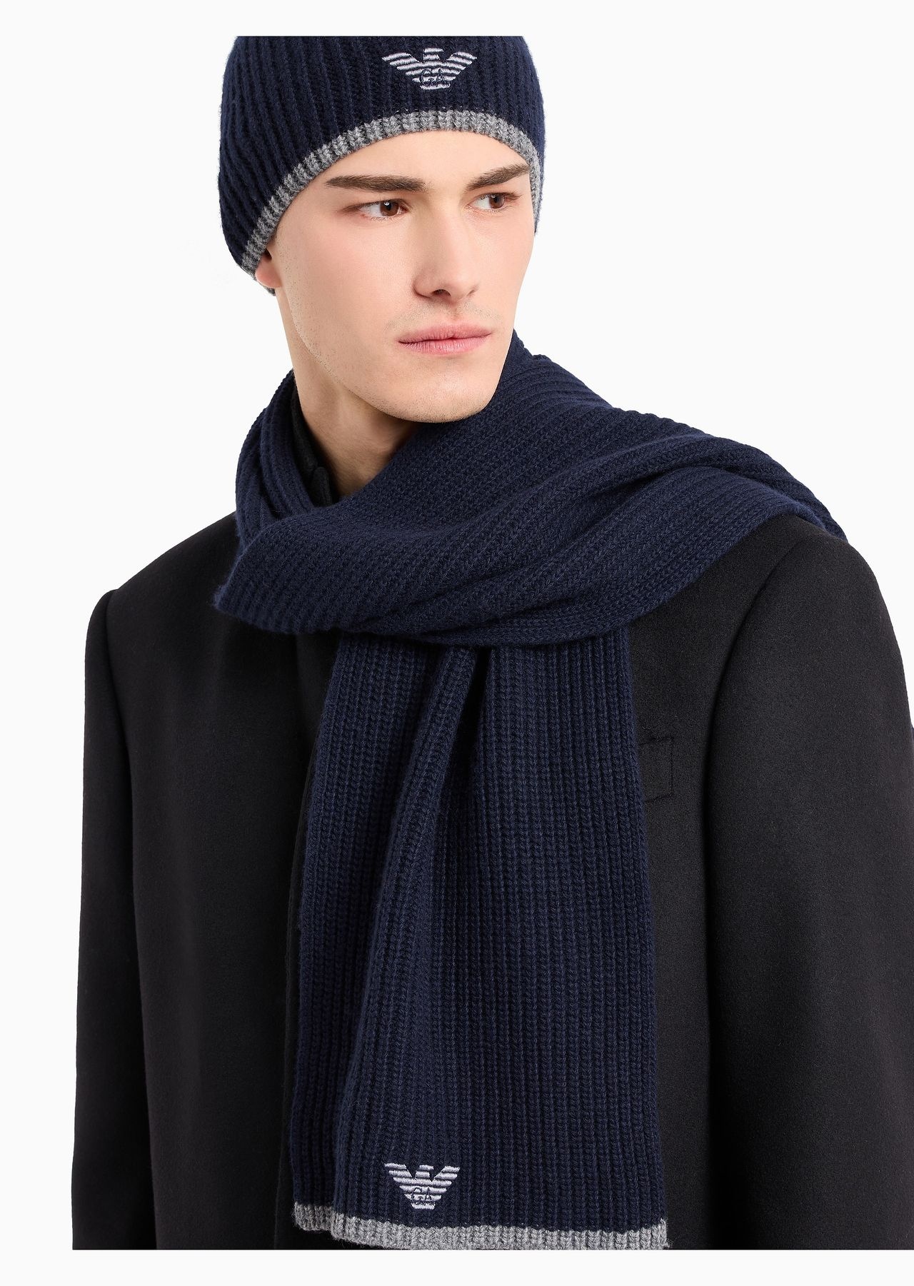 Hat and scarf set with embroidered eagle - 3