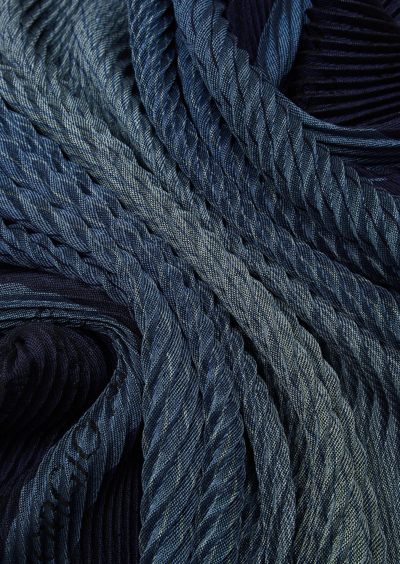 Pleated silk and wool scarf - 2