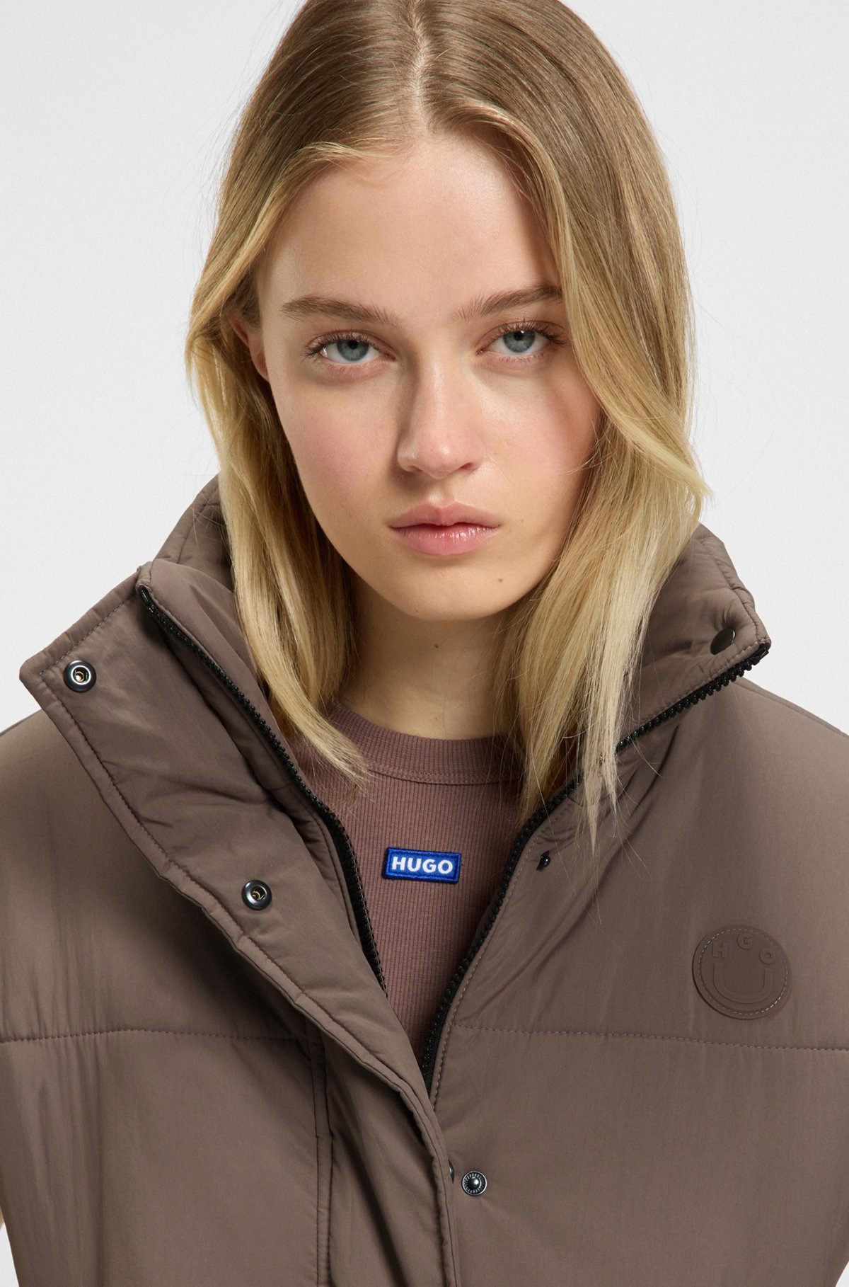 WATER-REPELLENT GILET WITH SILICONE HUGO BADGE - 5